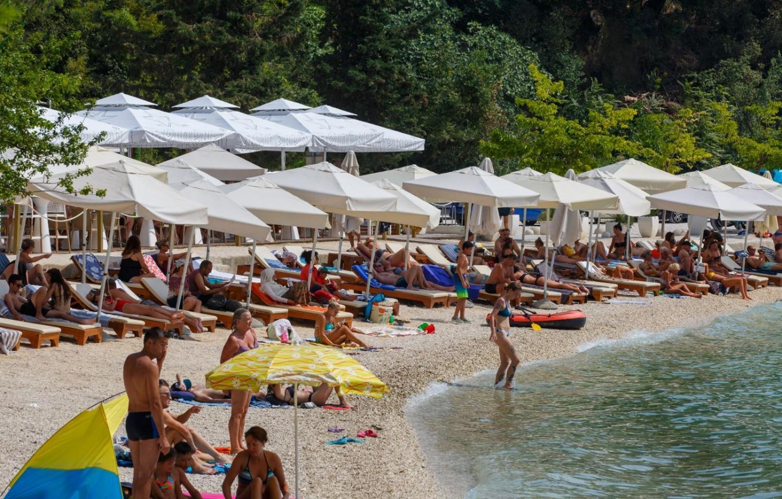 Spacious Sea View Near Marjan &