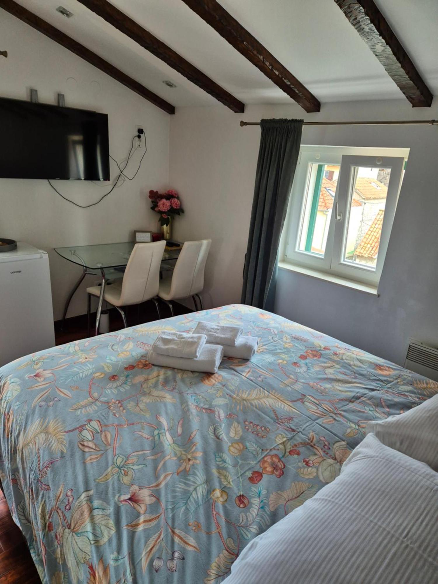 Tomadi Apartment