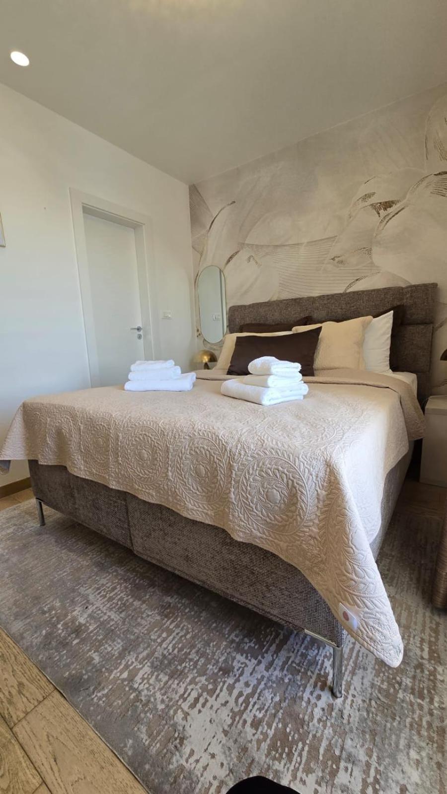 Skynight Bed & Breakfast Split
