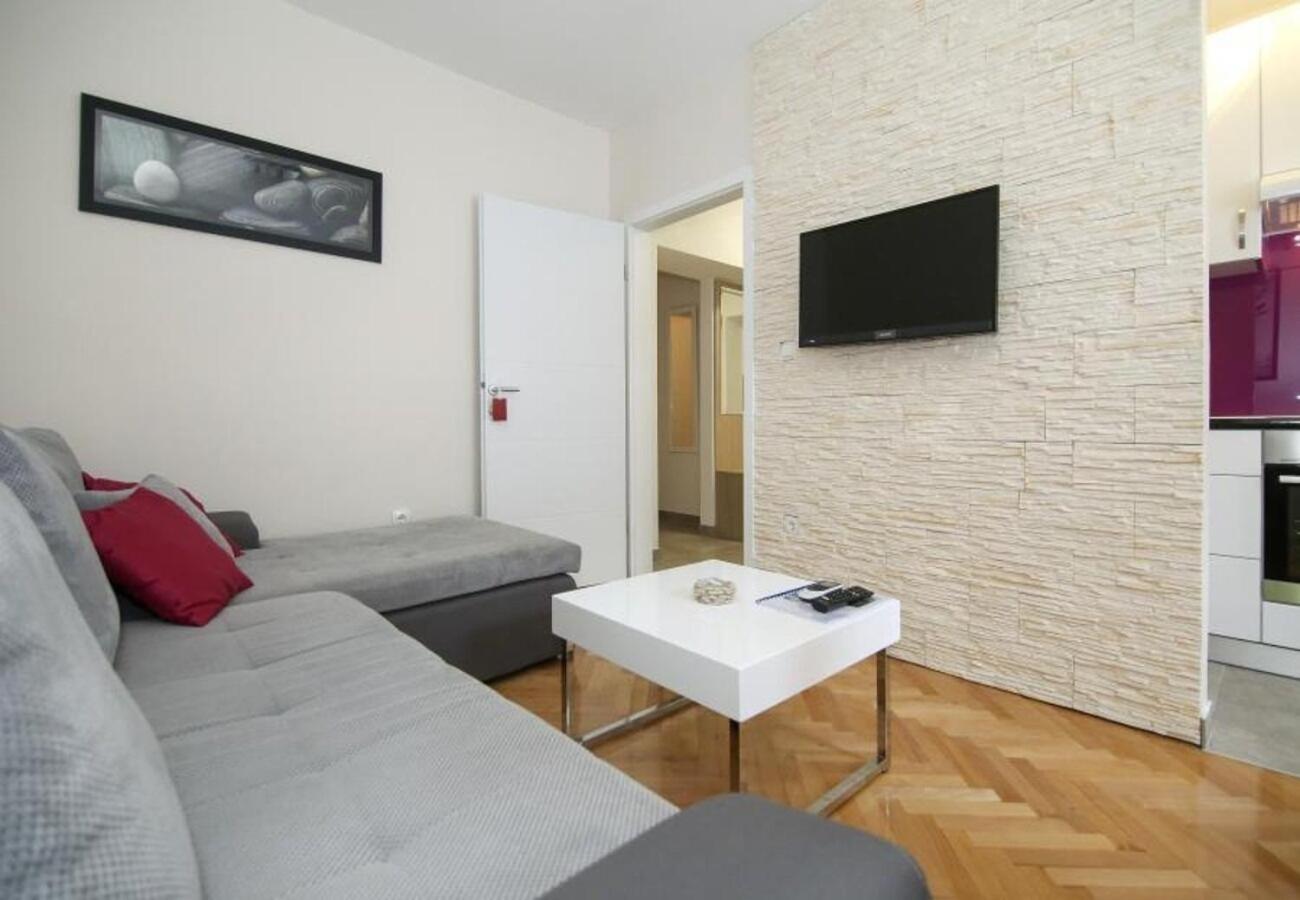 Apartment Snjezanal- In The Center Split