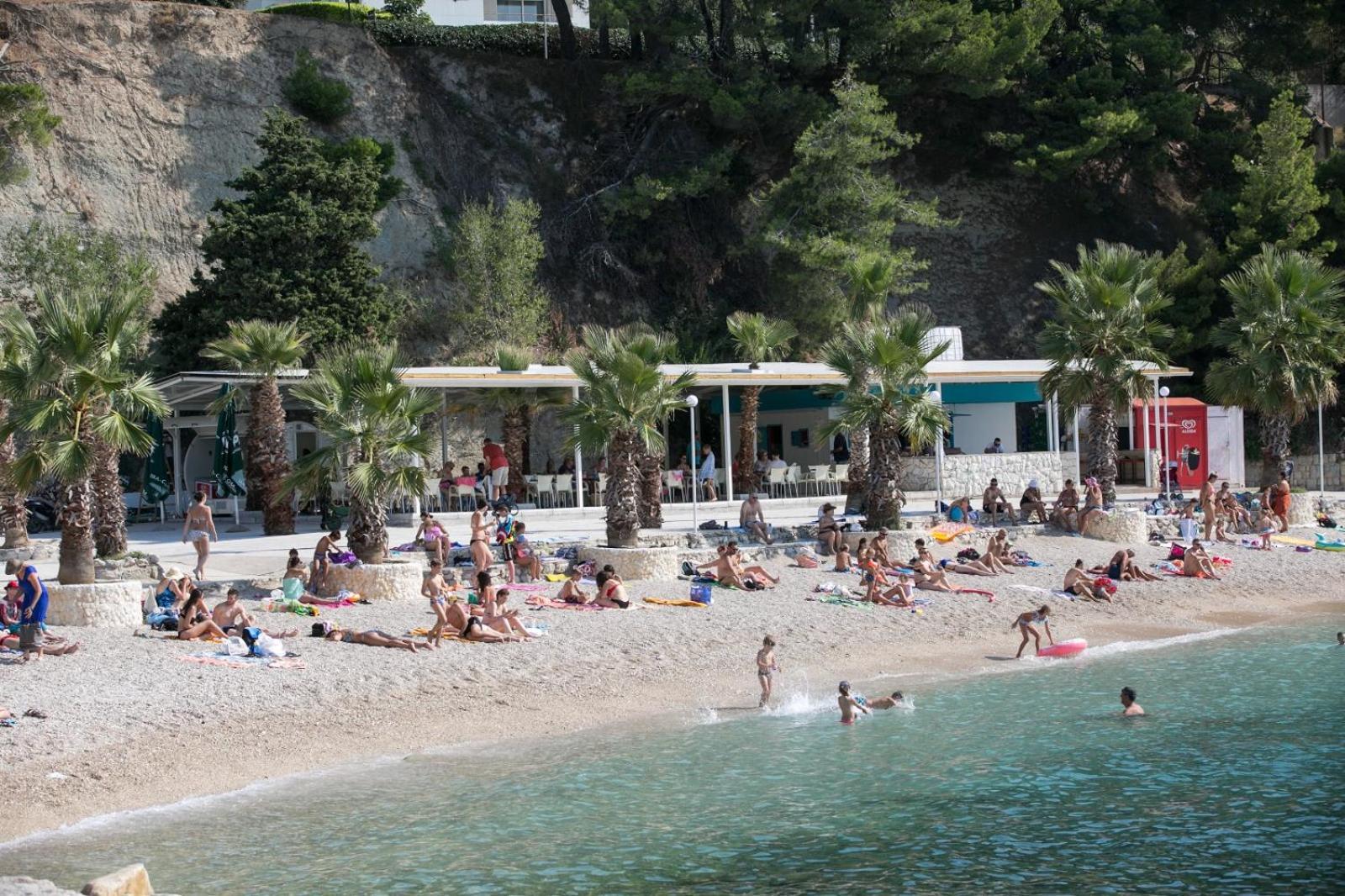 Marjan Hill 3-br Apt,5 Guests Private Garden Near * Split