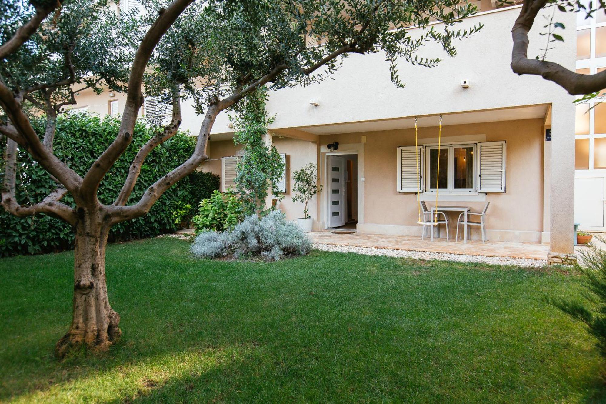 Apartment In House With Garden For Children & Private Parking
