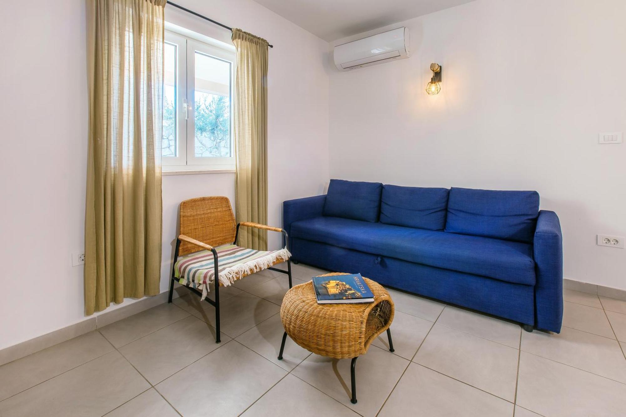 Apartment In House With Garden For Children & Private Parking
