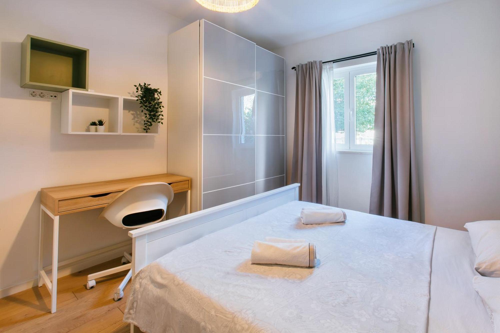 In House With Garden For Children & Private Parking Apartment Split