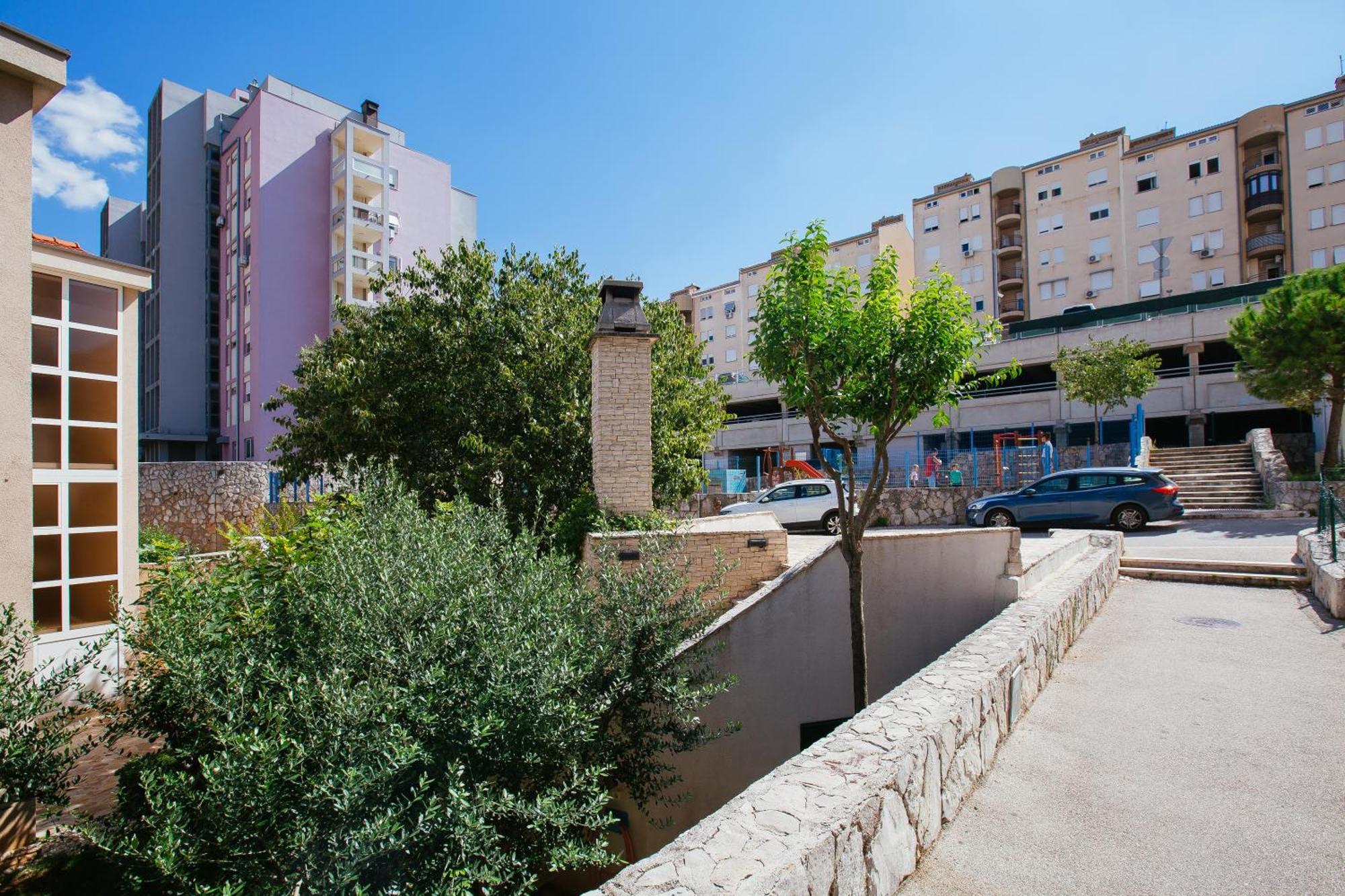 Apartment In House With Garden For Children & Private Parking
