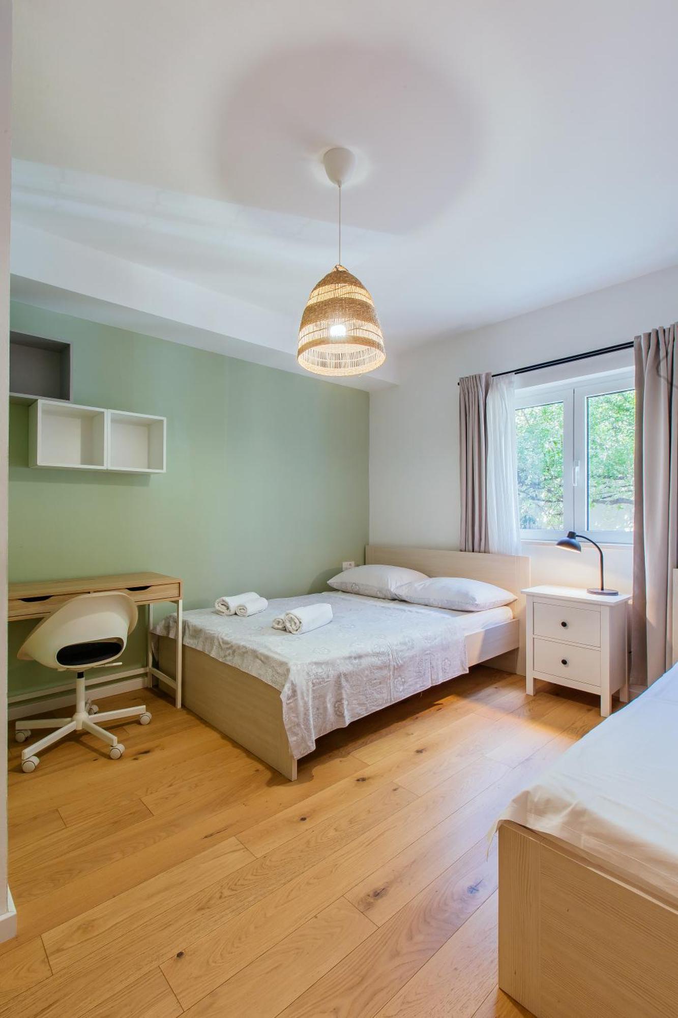In House With Garden For Children & Private Parking