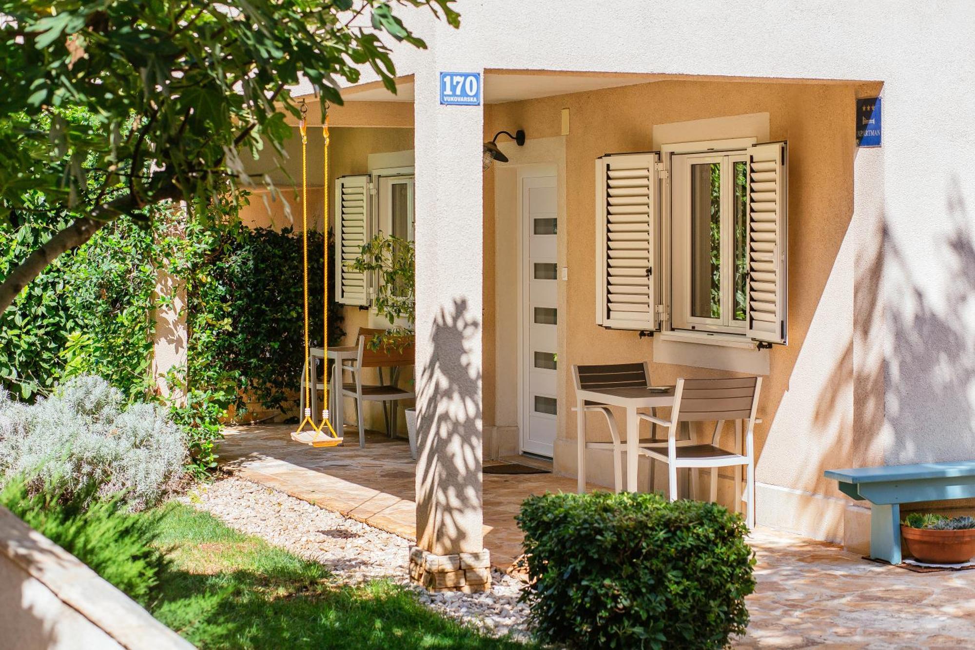 Apartment In House With Garden For Children & Private Parking