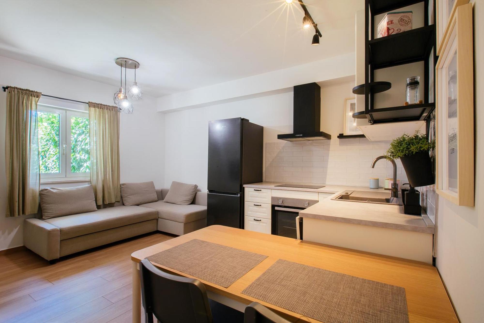 In House With Garden For Children & Private Parking Split