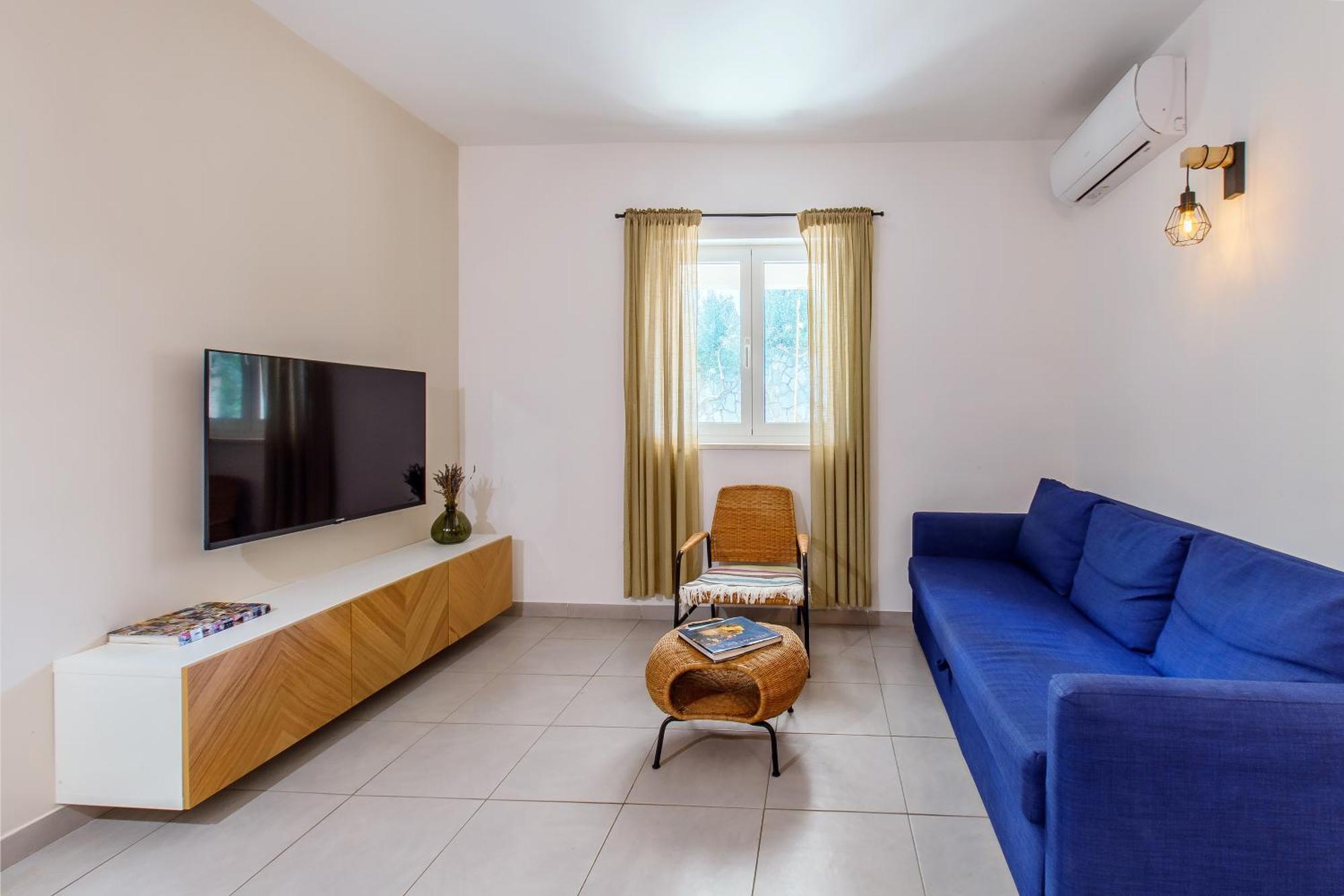 In House With Garden For Children & Private Parking * Split