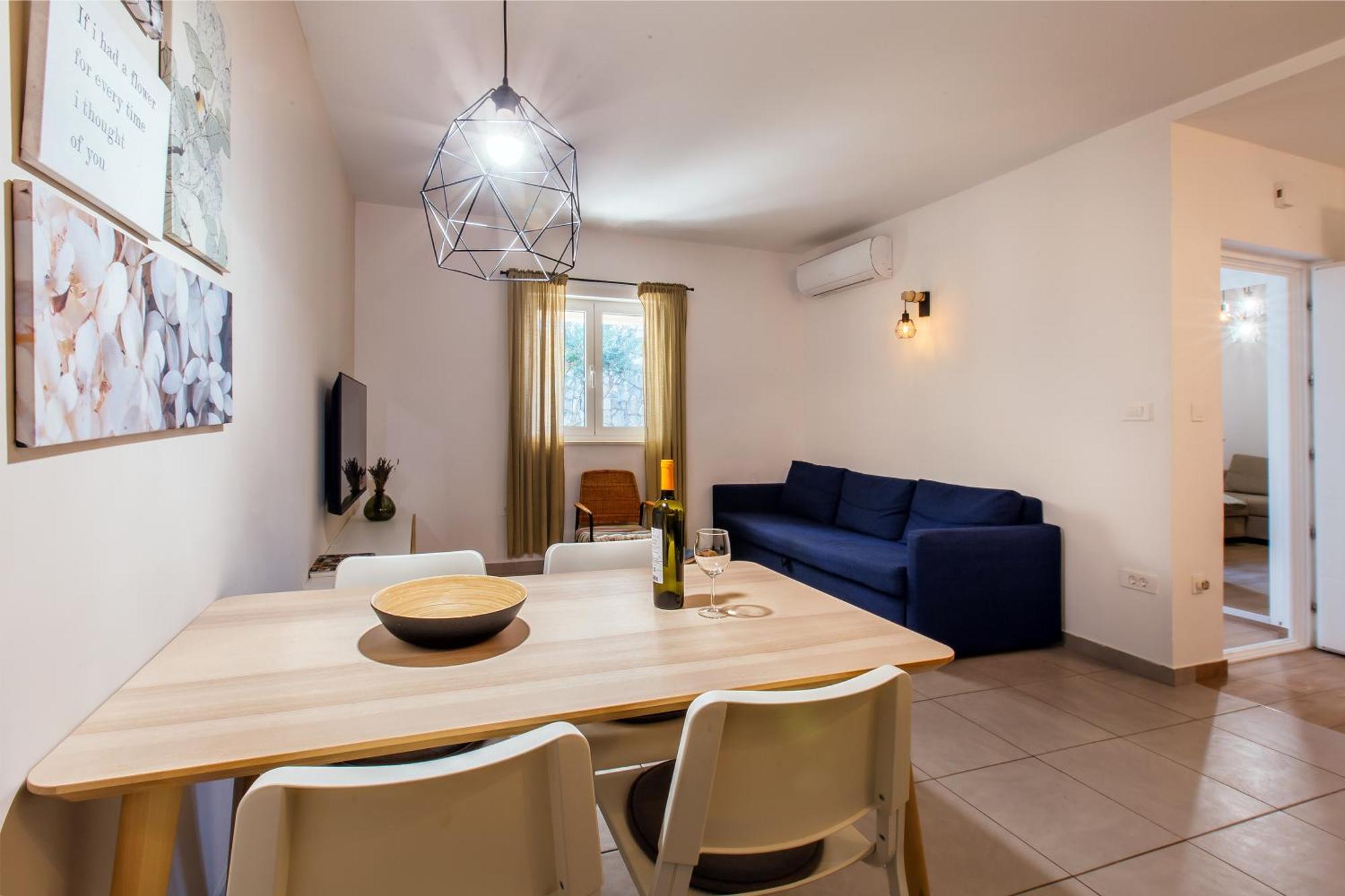 Apartment In House With Garden For Children & Private Parking