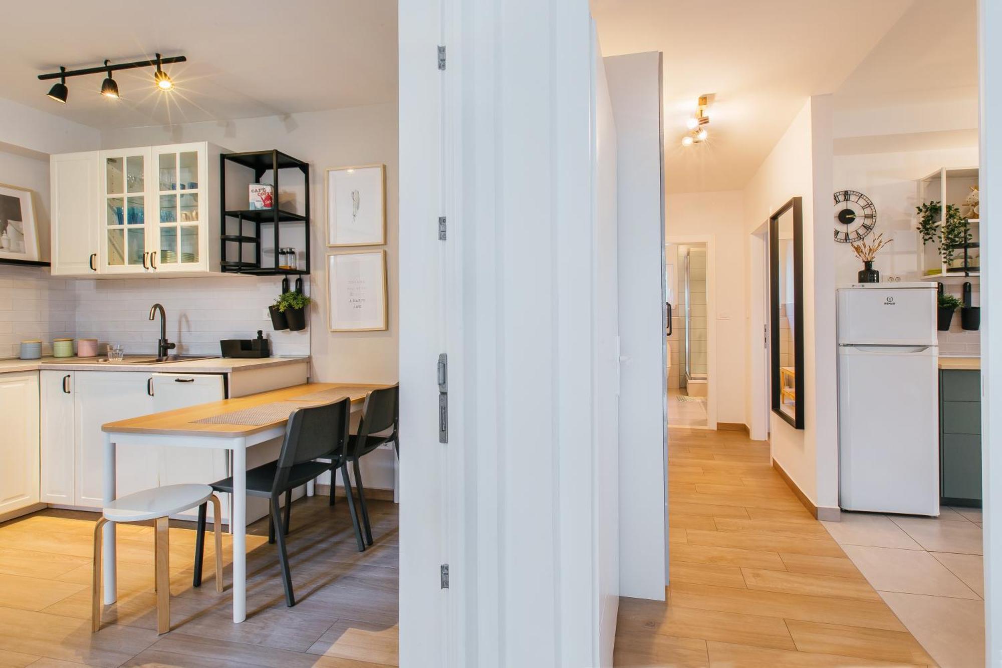 In House With Garden For Children & Private Parking Apartment *