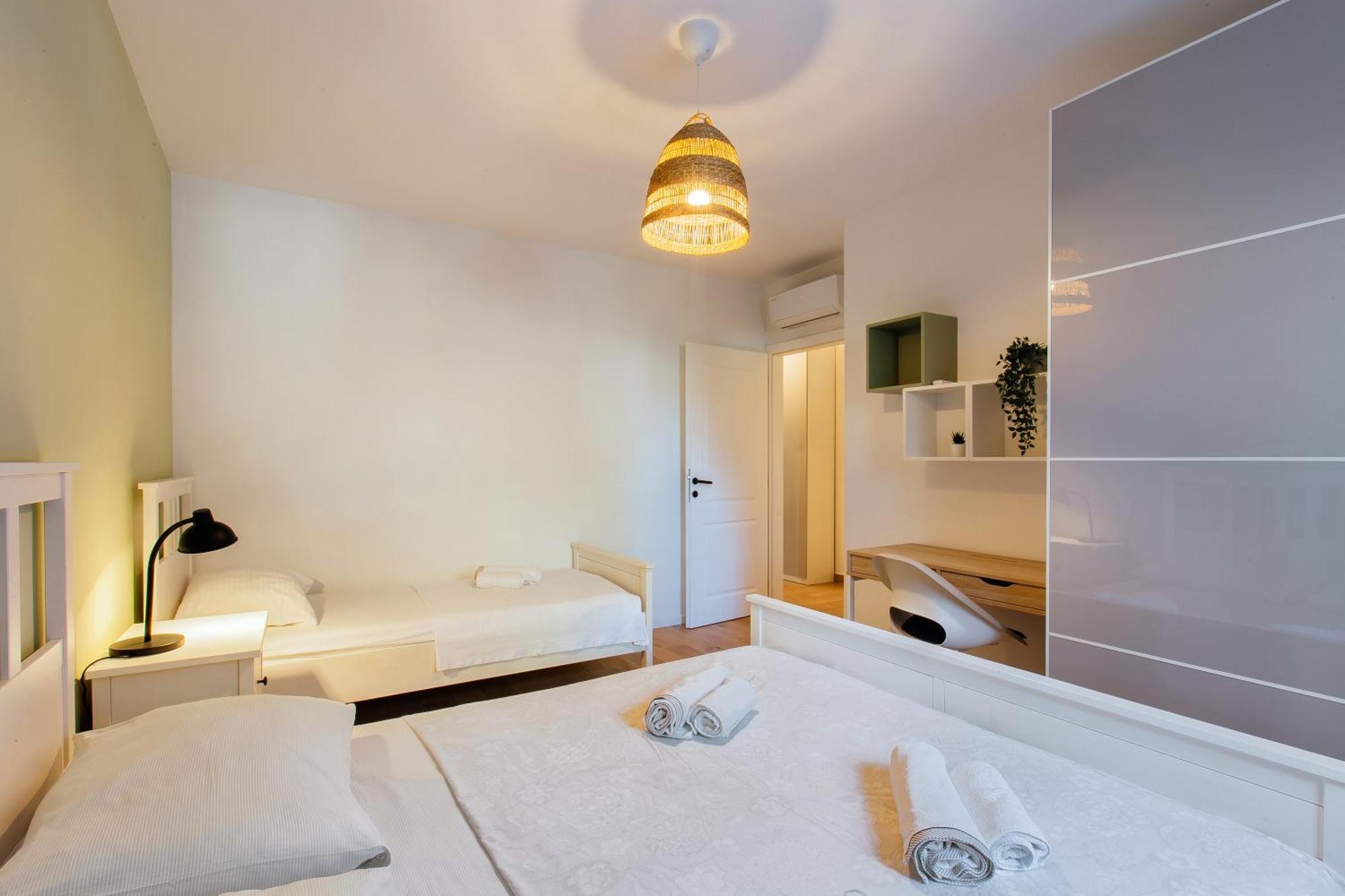 In House With Garden For Children & Private Parking *