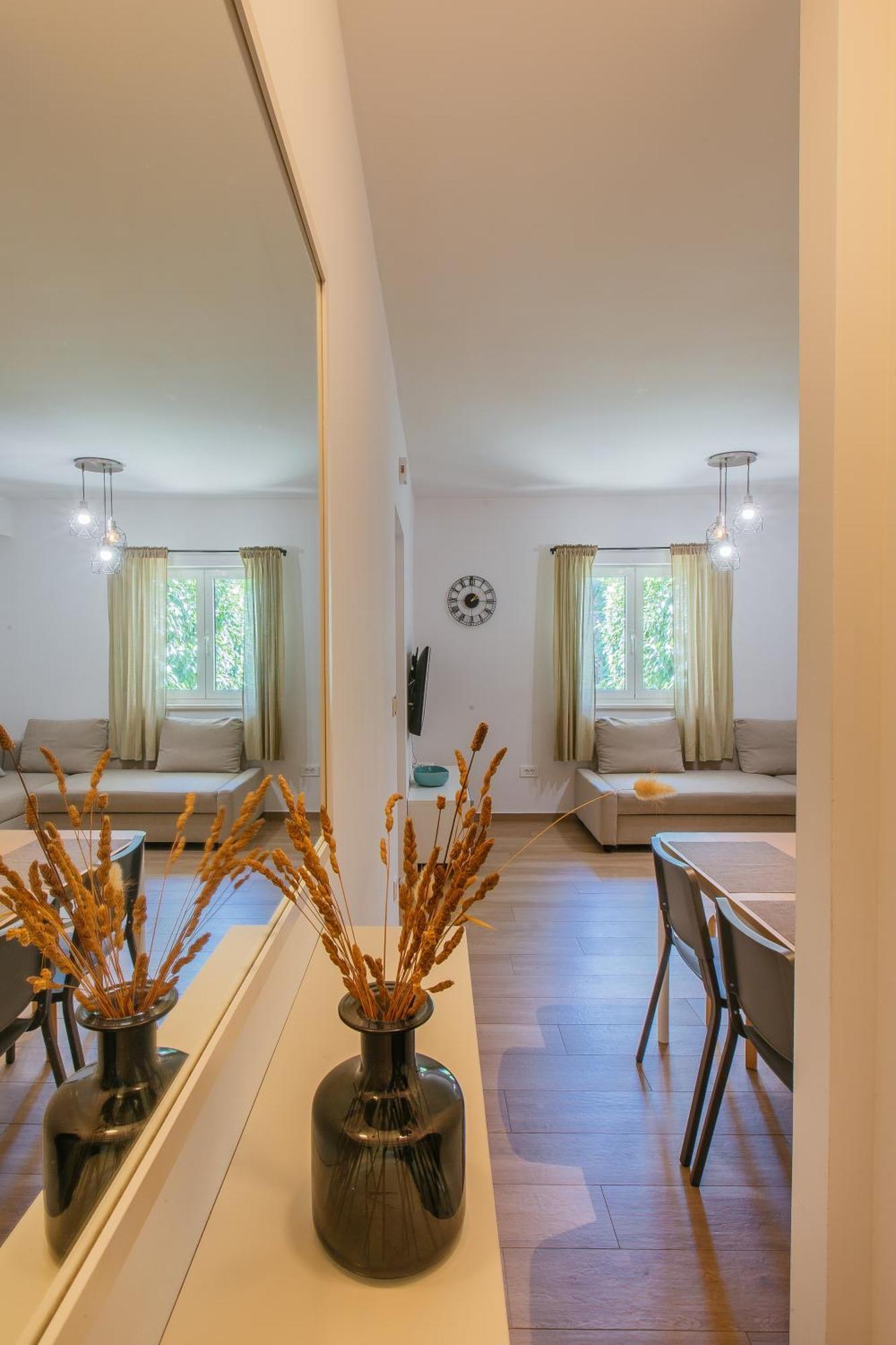 Apartment In House With Garden For Children & Private Parking
