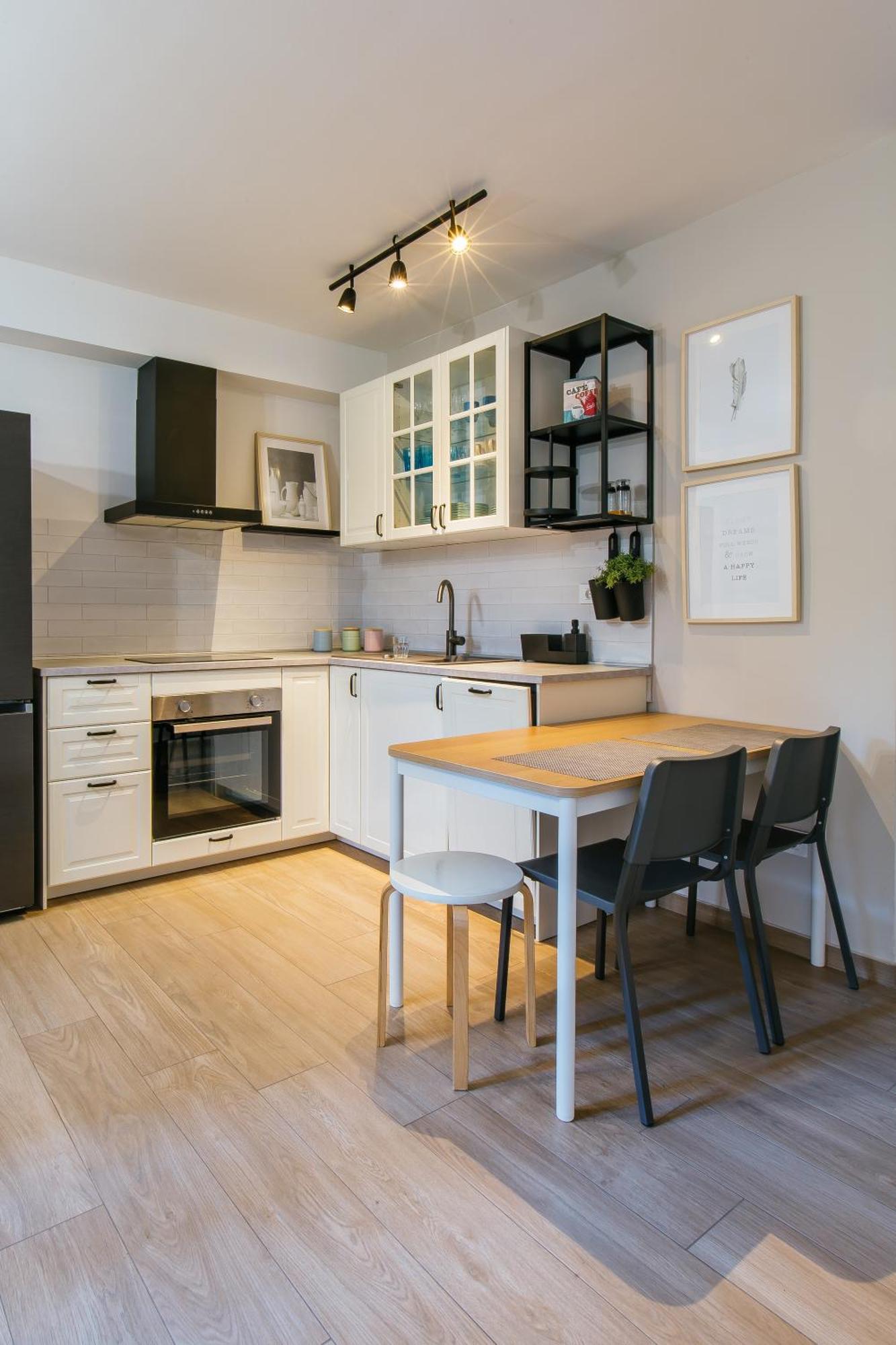 In House With Garden For Children & Private Parking *