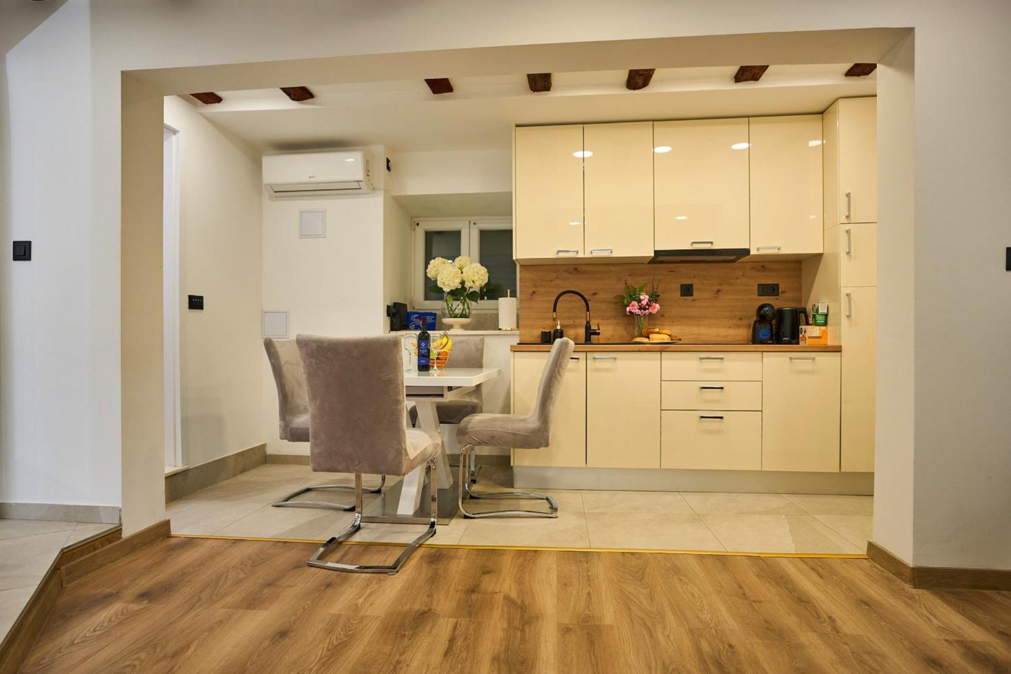 Bernard Deluxe Renovated Peaceful Old Town Gem