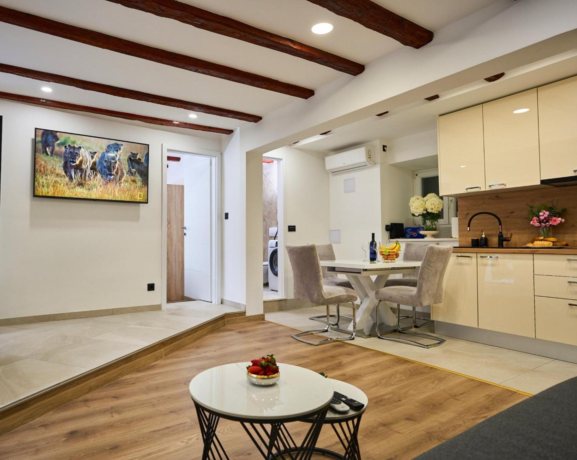 Bernard Deluxe Renovated Peaceful Old Town Gem Apartment
