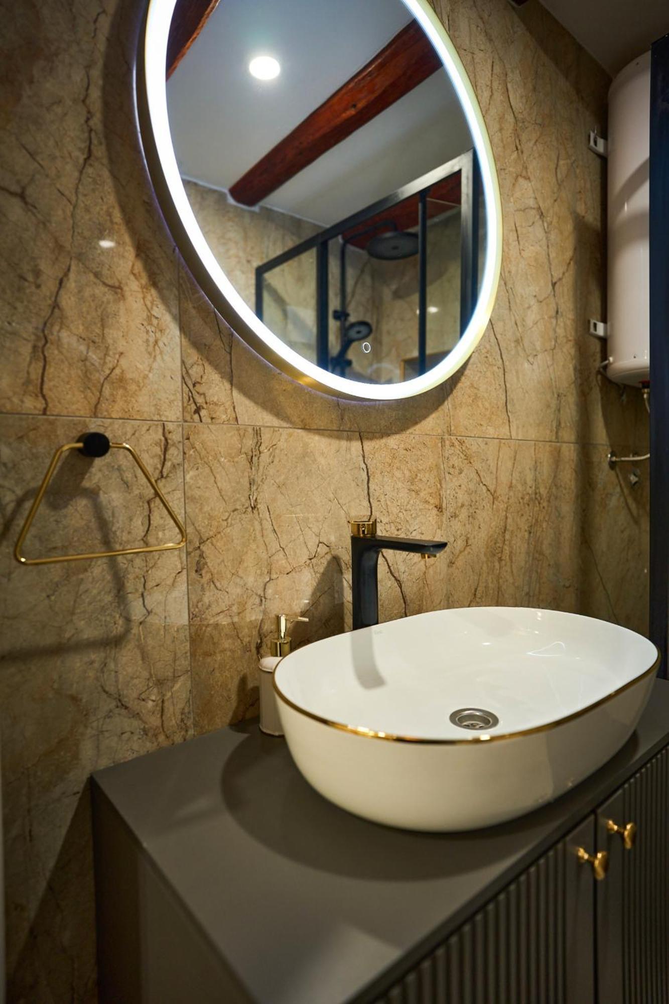 Apartment Bernard Deluxe Renovated Peaceful Old Town Gem *
