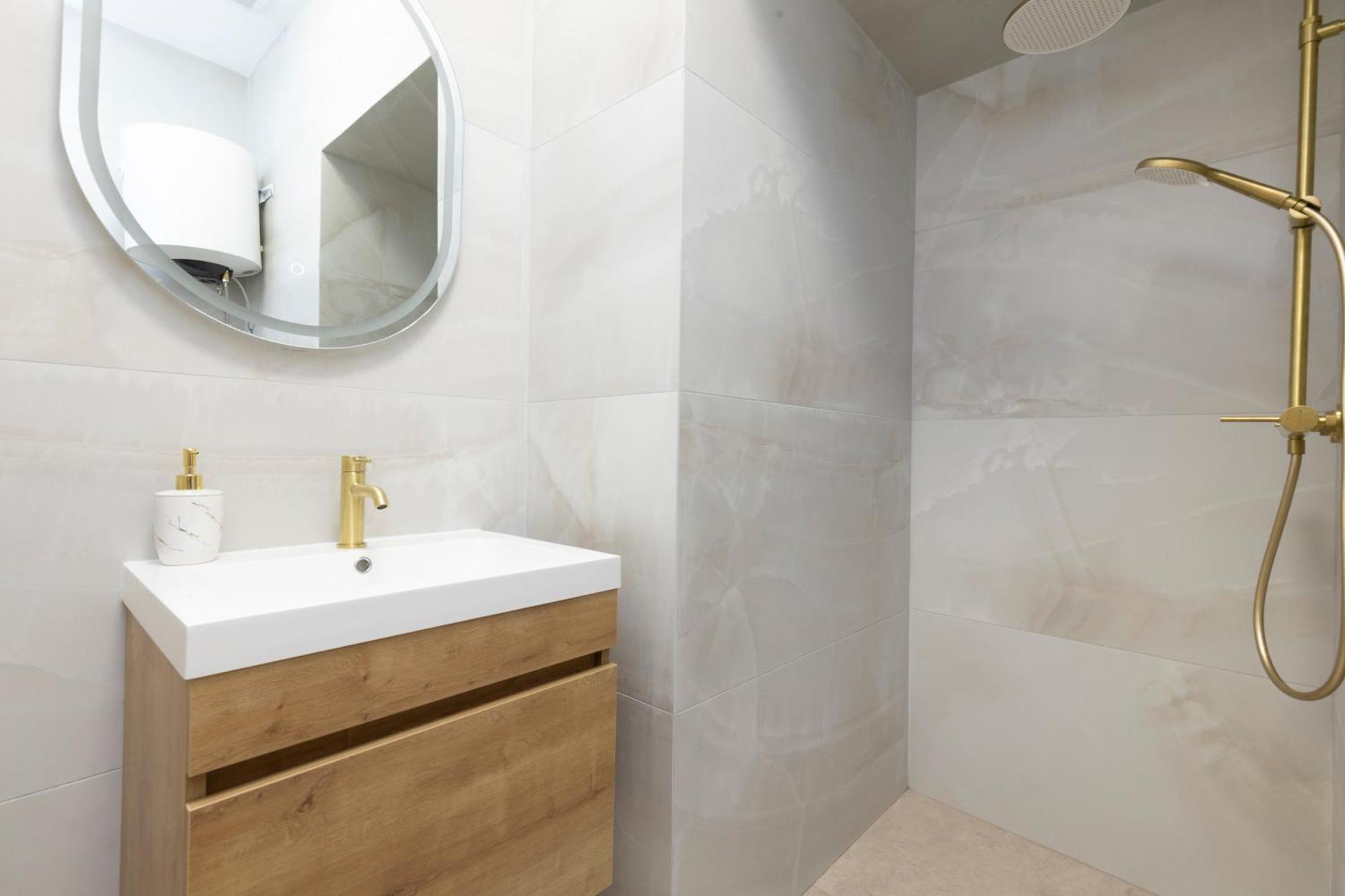 Varos Guest house