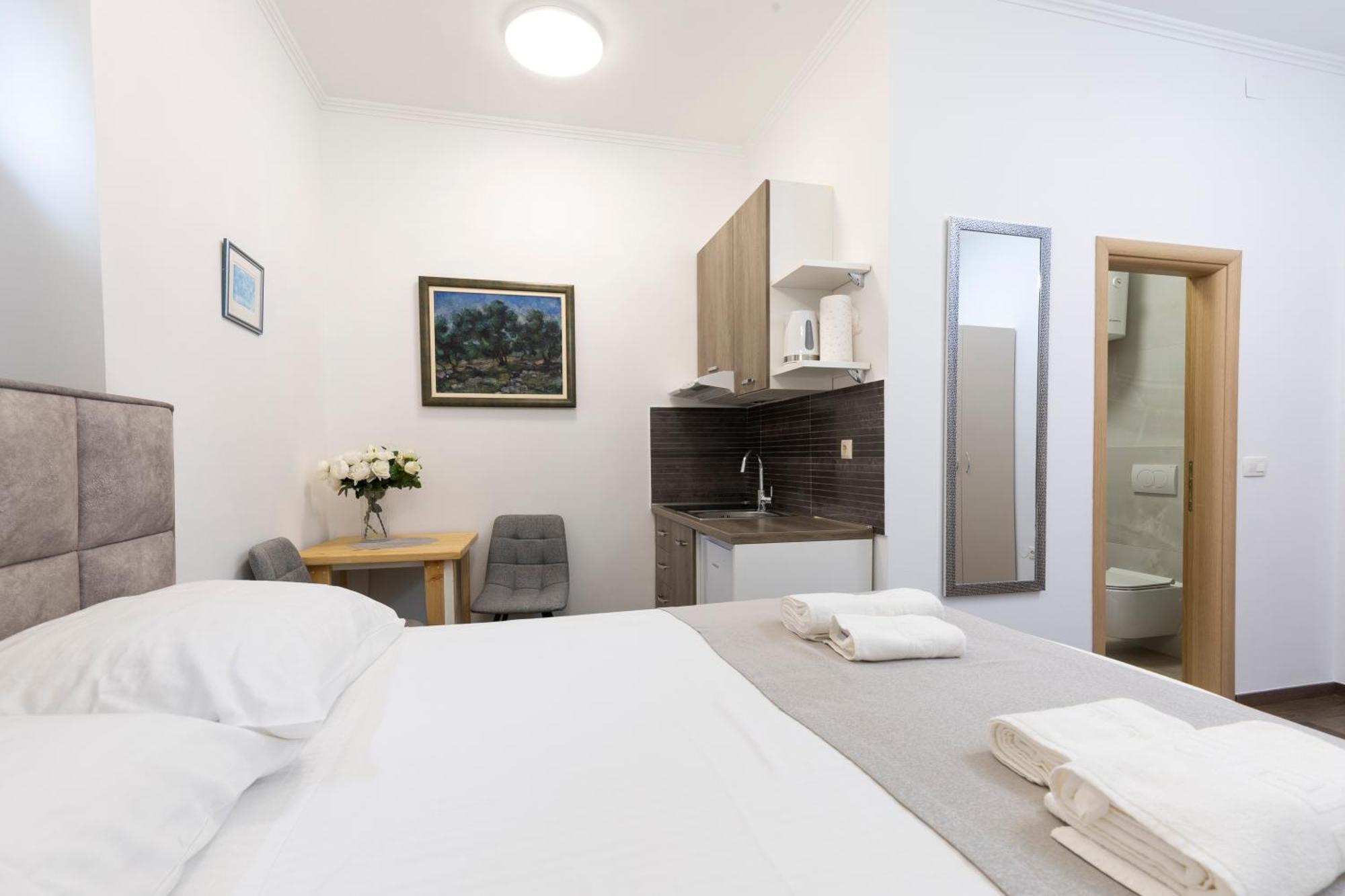 Varos Guest house