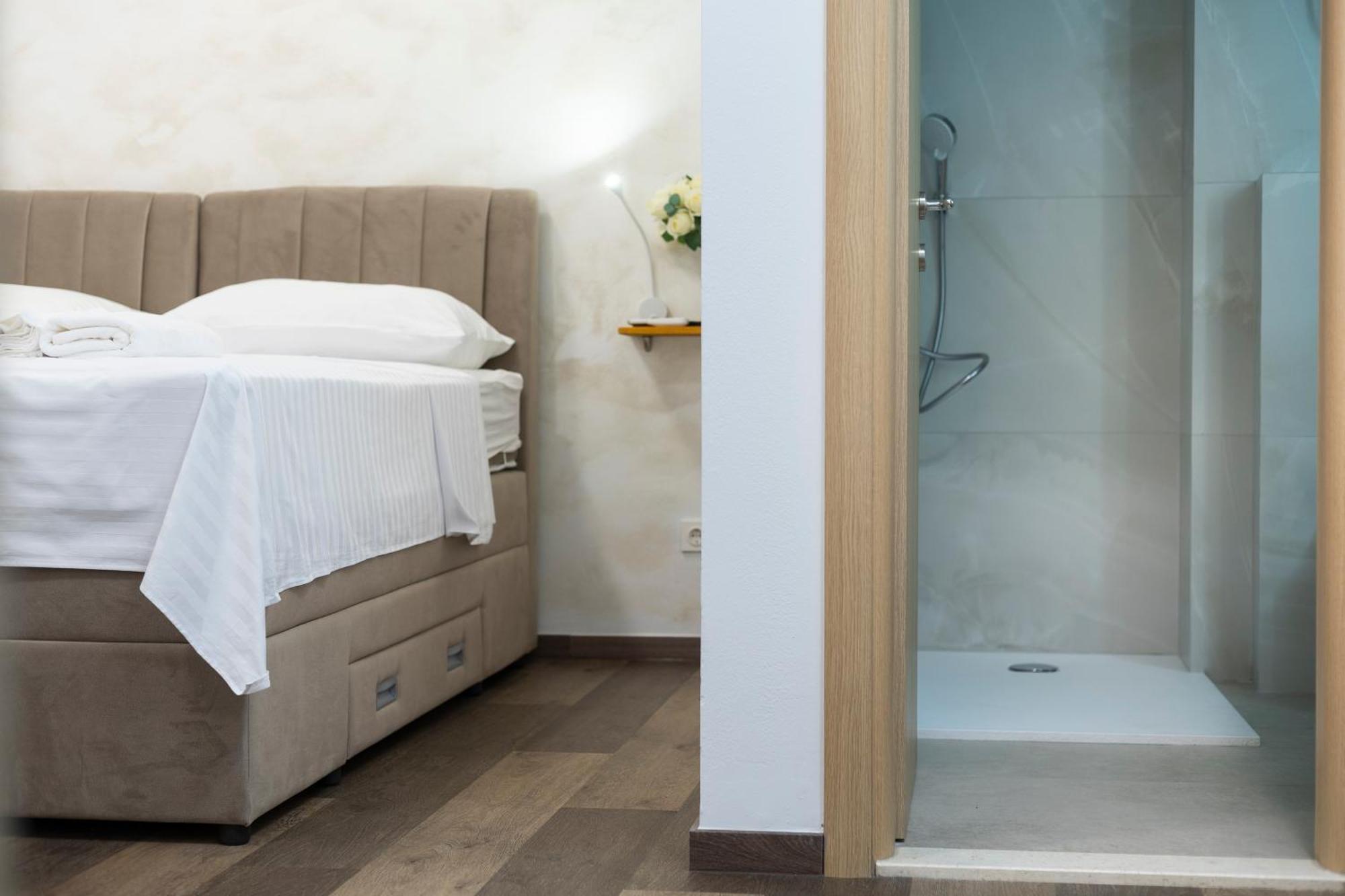 Varos Guest house