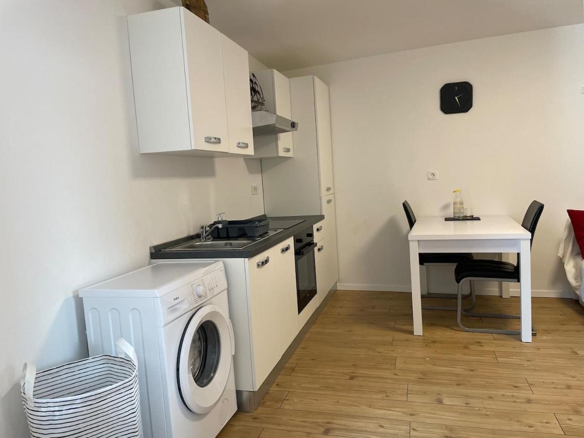 Apricot Apartment *