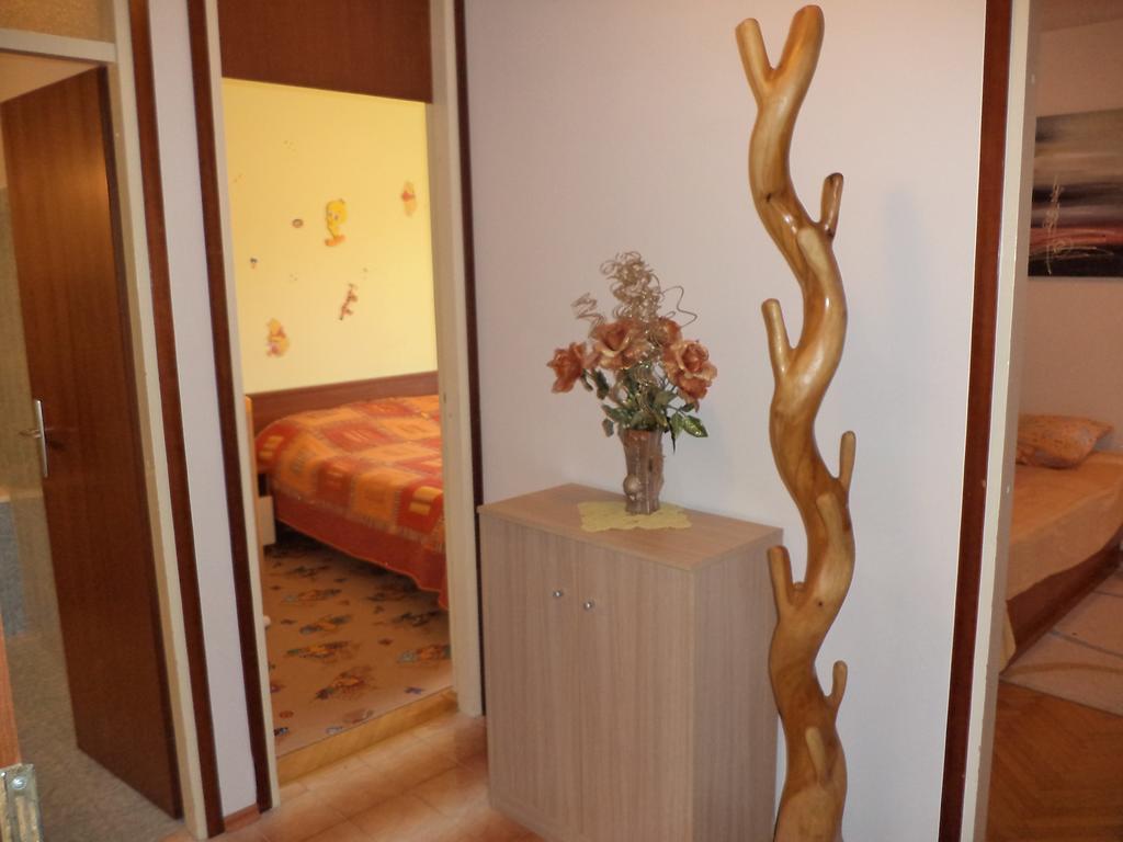 Apartment Cool Split