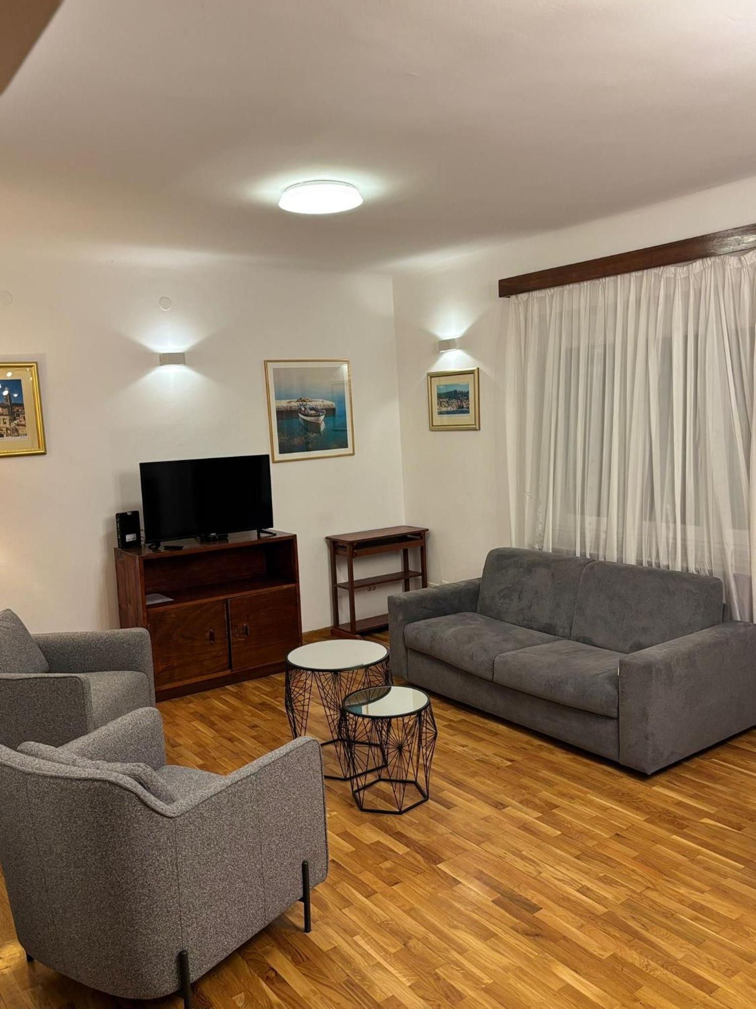 Apartment Mina *