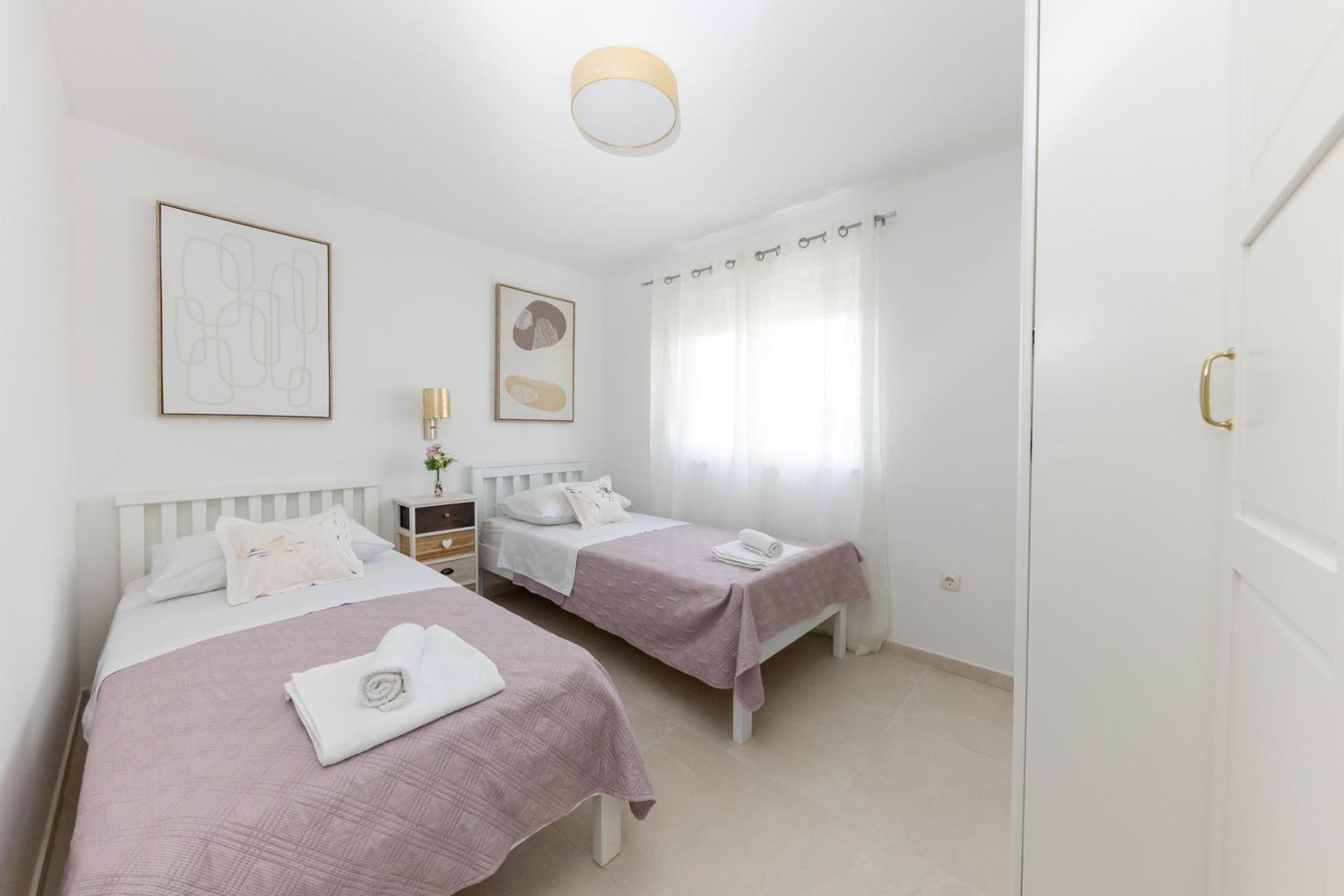 House Niko M With 6 Apartment