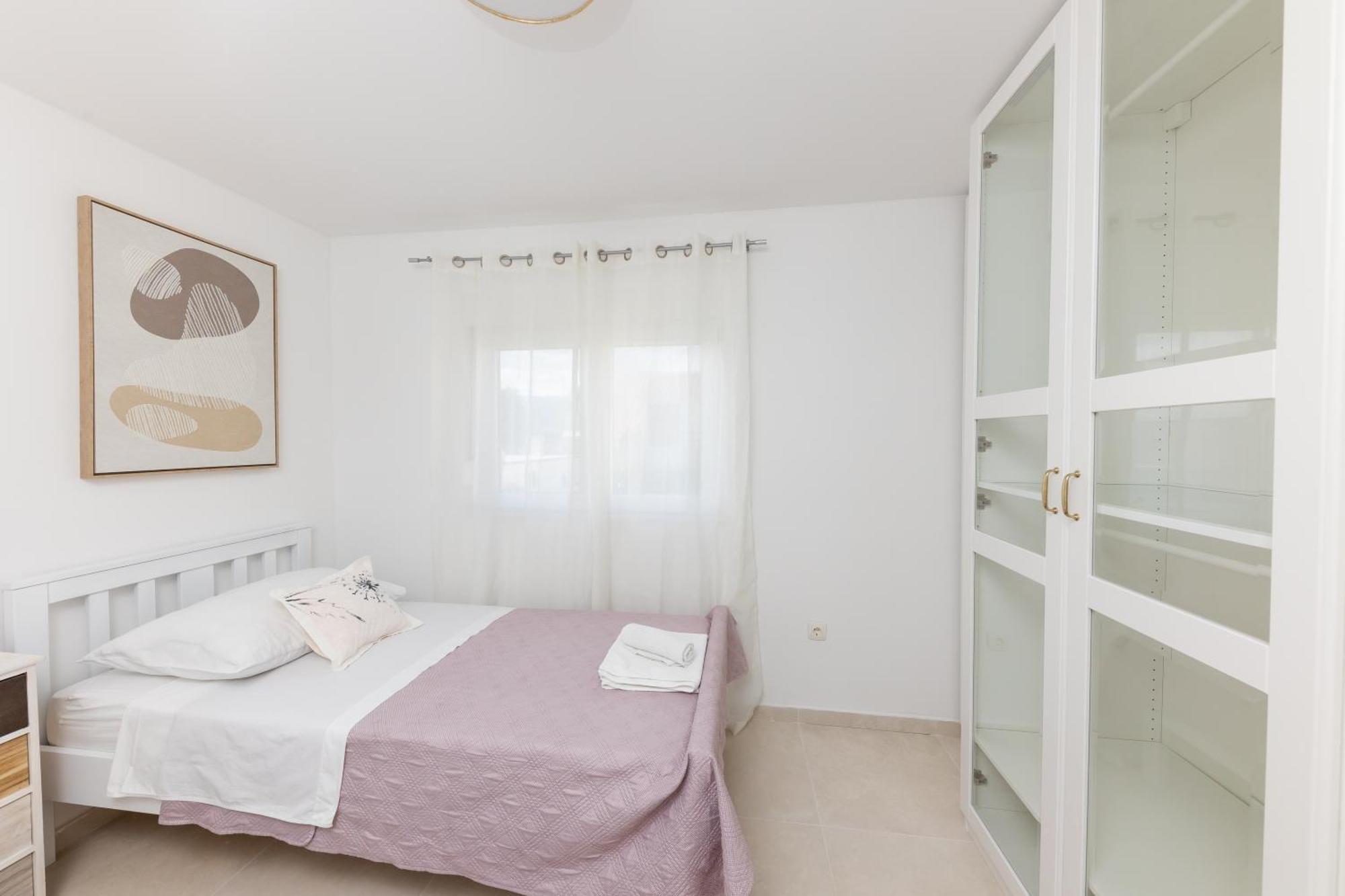 House Niko M With 6 Apartment