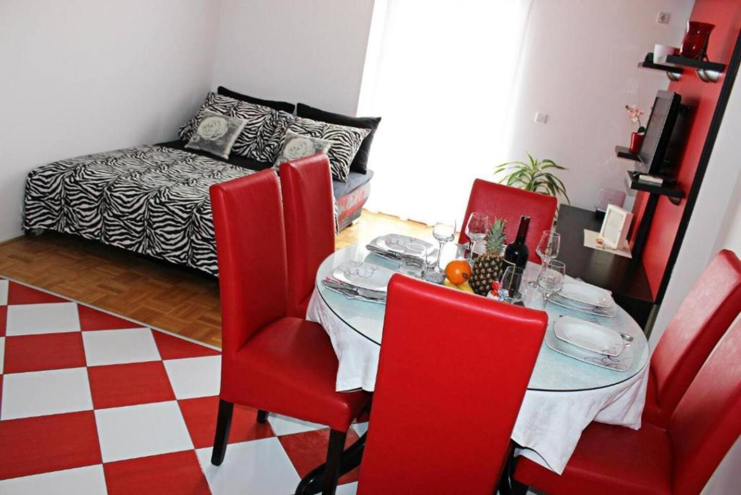 Apartment Center Split