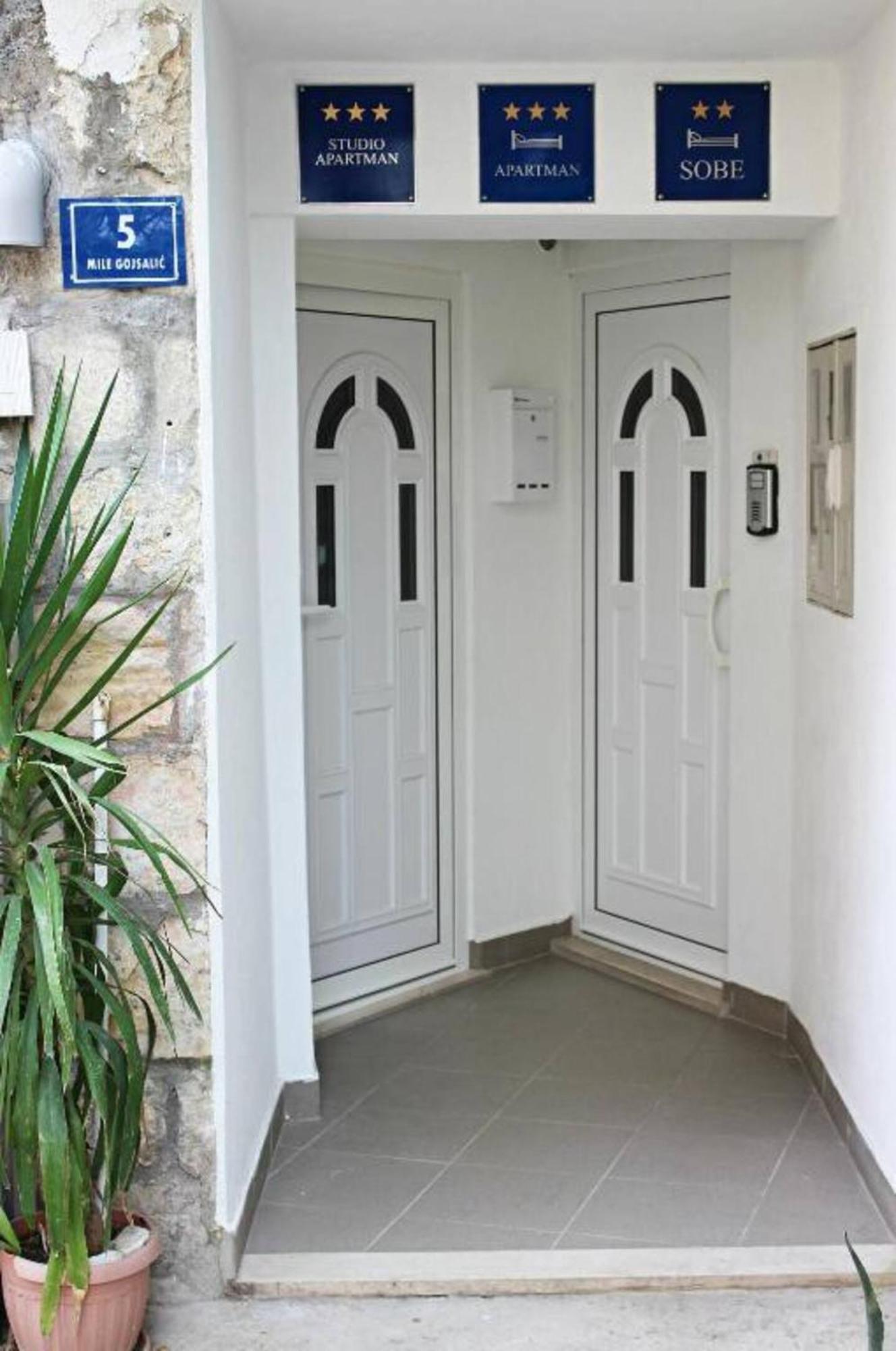 Center Apartment *