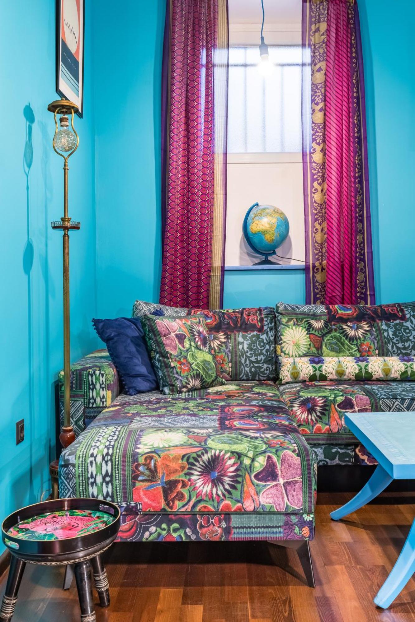 Charming Funky In Center Of Apartment *