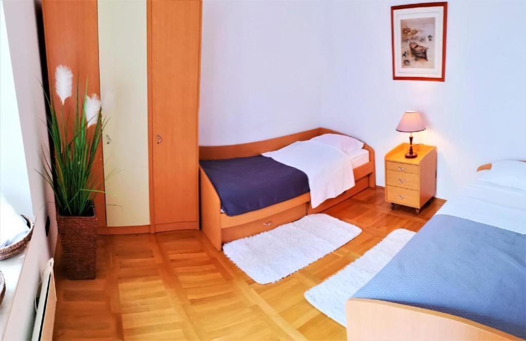 Iron Gates Apartment Split