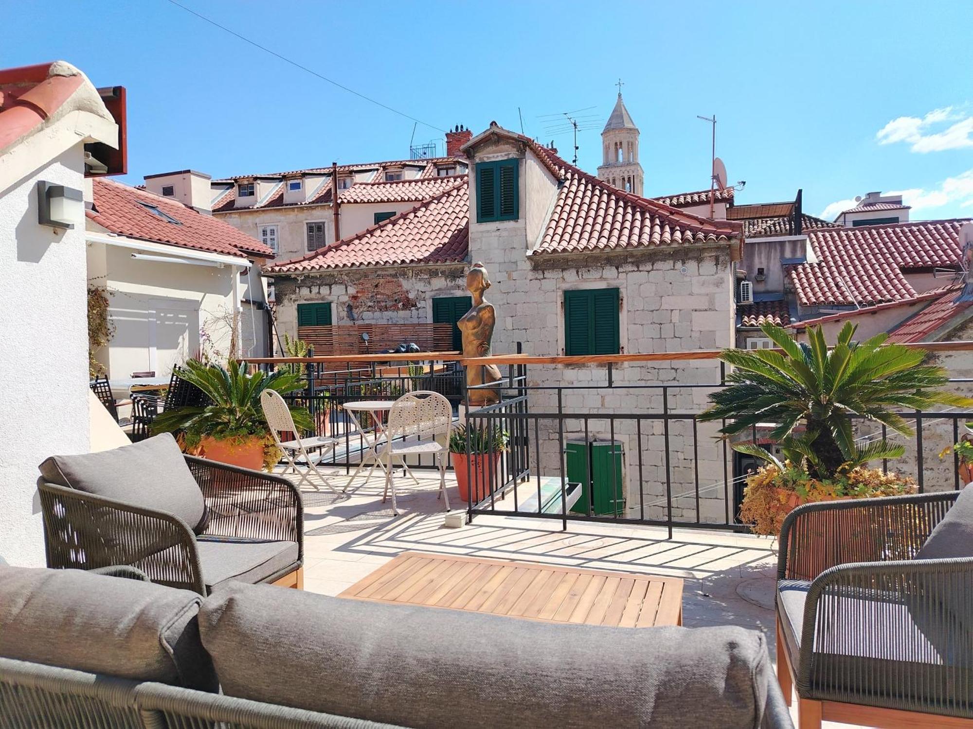 Luxury 2 Bedroom-2 Bathroom & App With Rooftop Terrace Apartment
