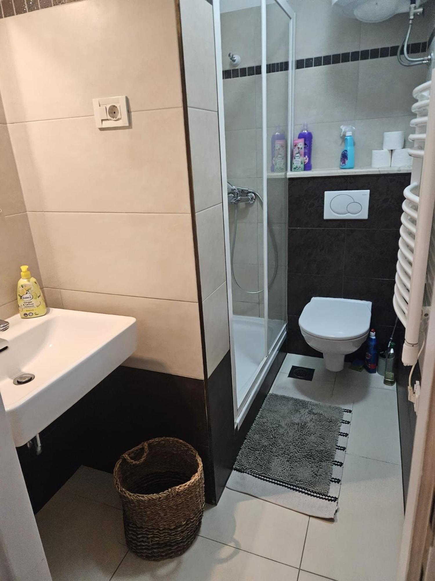 Beautiful Large Apartment, Walk To Beach Appartement