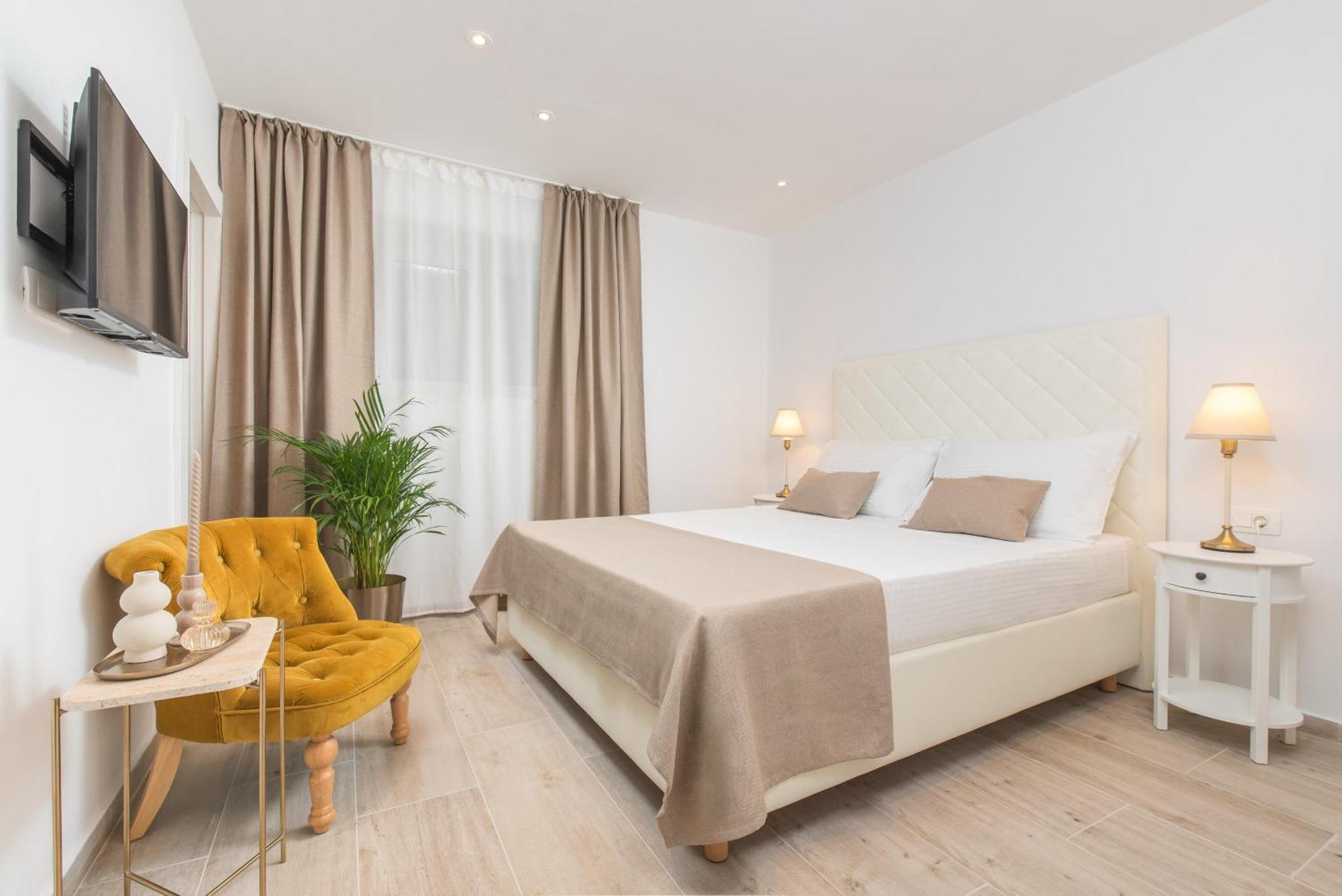 Bed & Breakfast Location Split