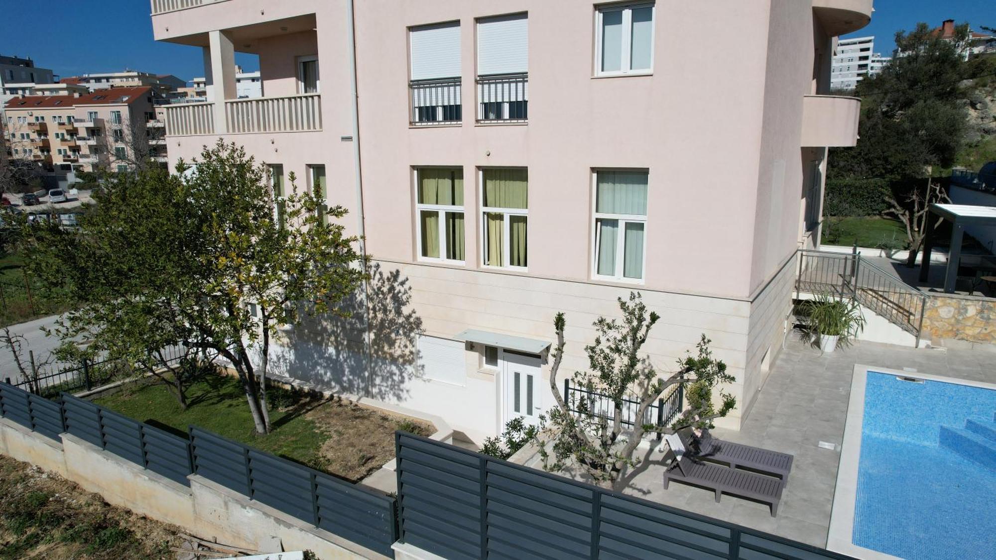 Apartments Villa Pjer * Split
