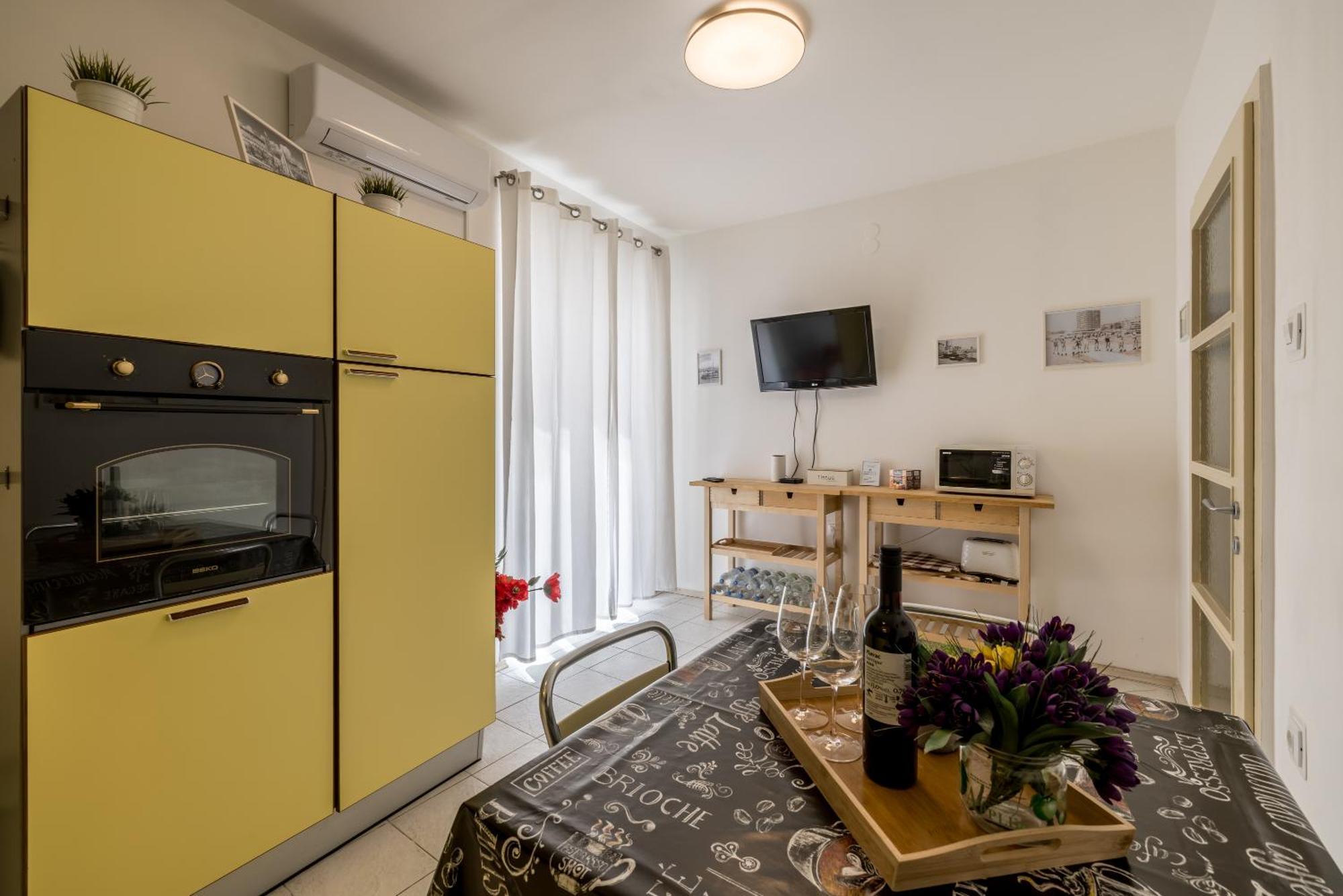 Downtown Apartment Split