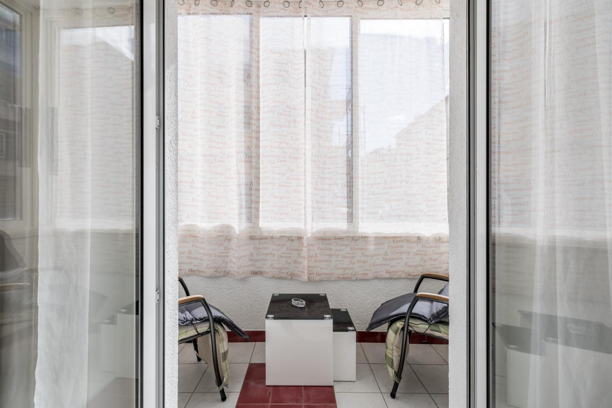 Downtown Apartment *