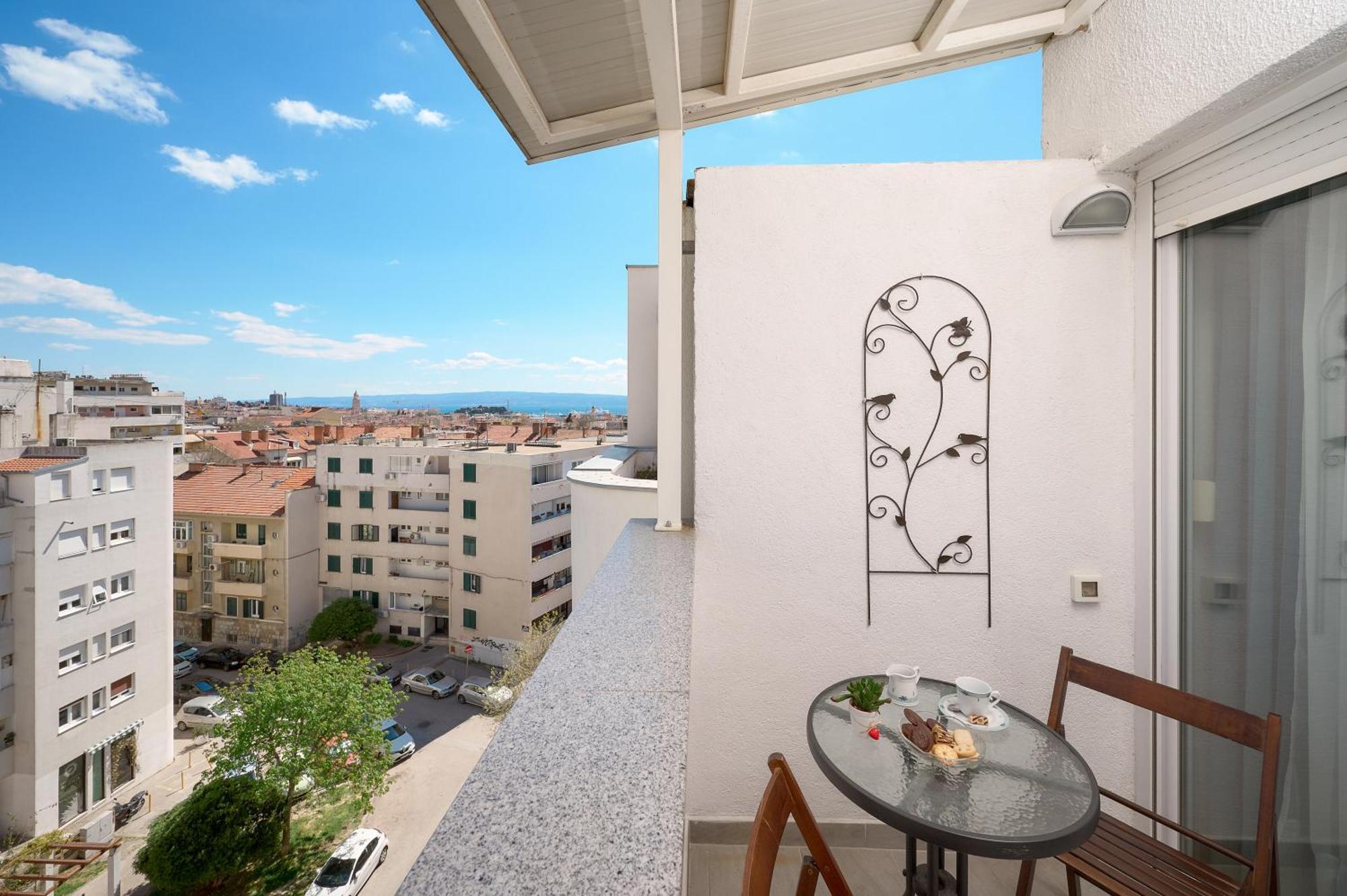 Comfortable Apartment Split