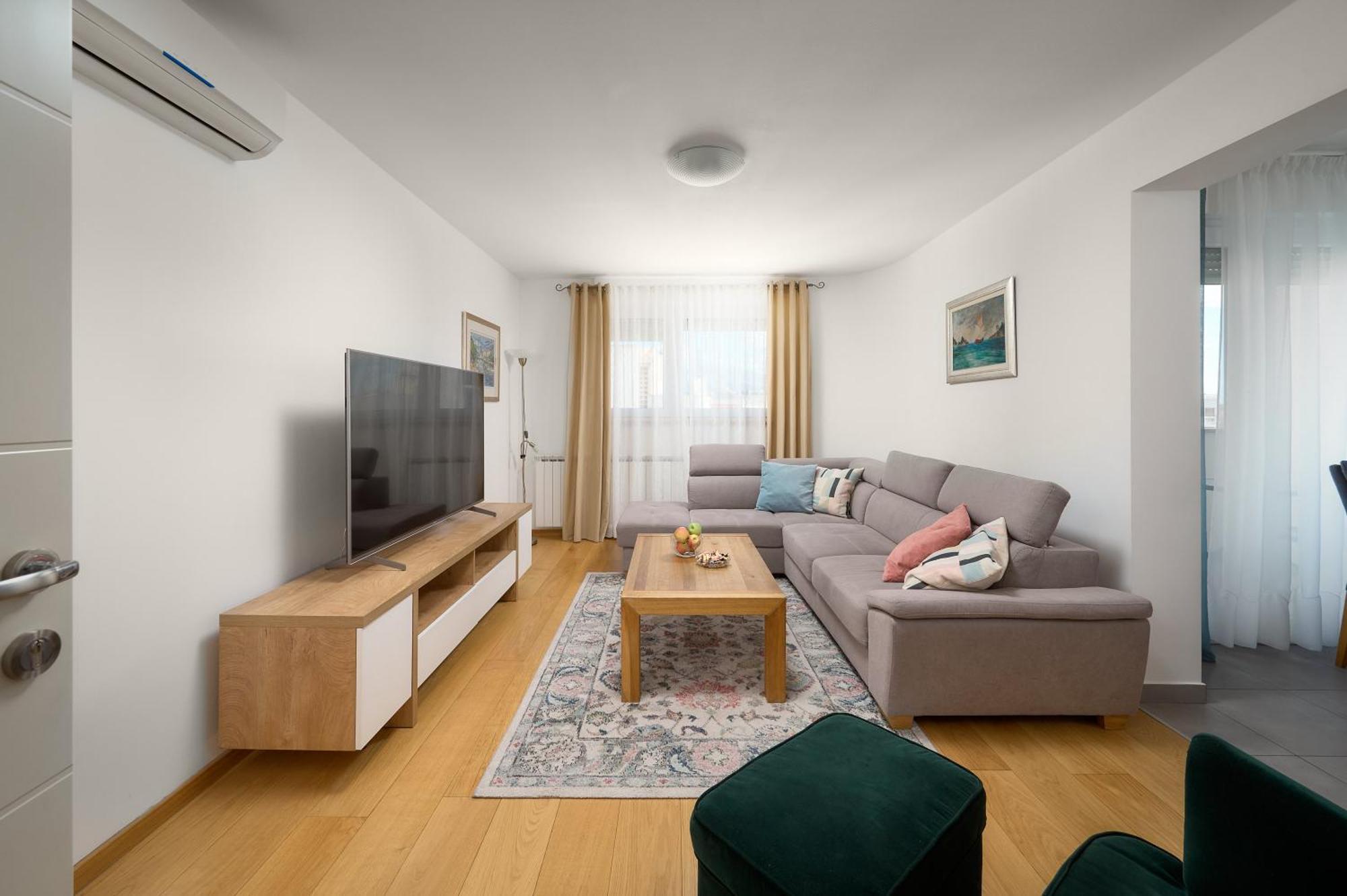 Comfortable Apartment Split