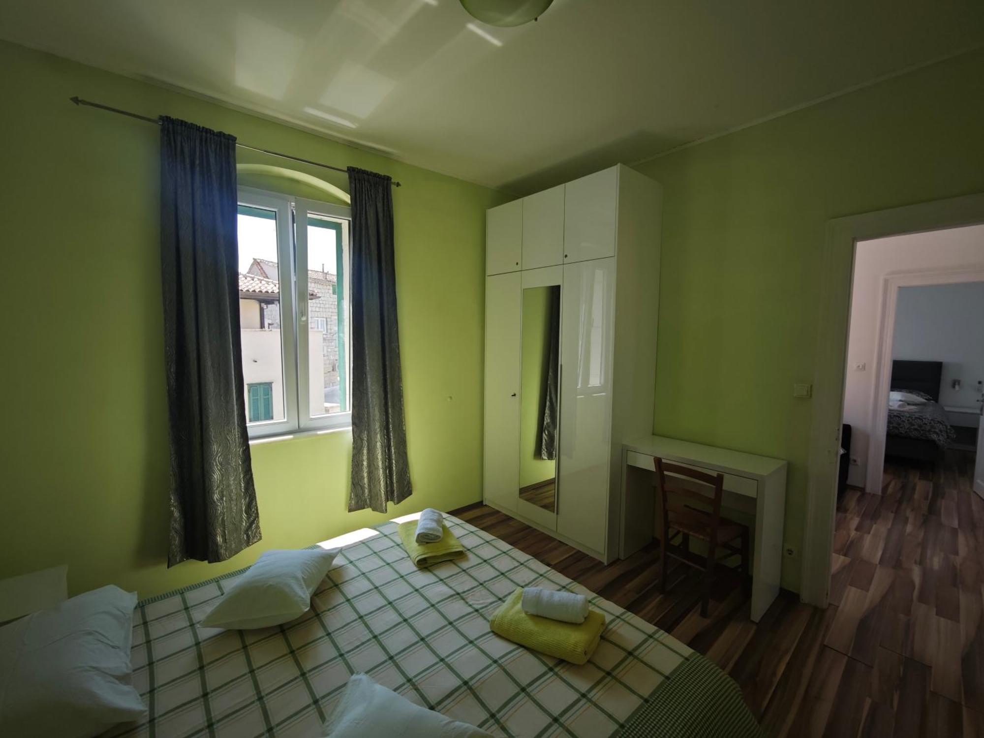 Apartamento Old Town With Private Indoor Garage Parking