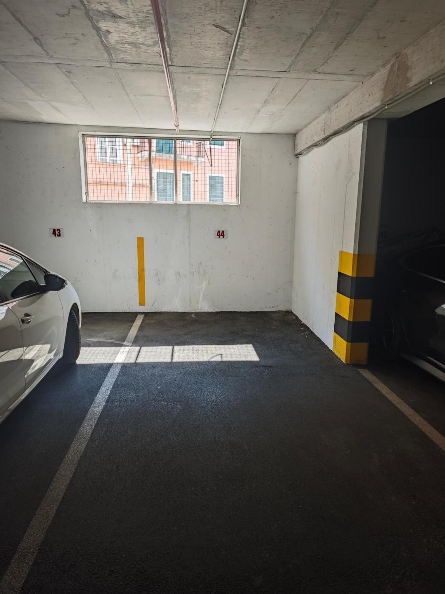 Old Town With Private Indoor Garage Parking * Split