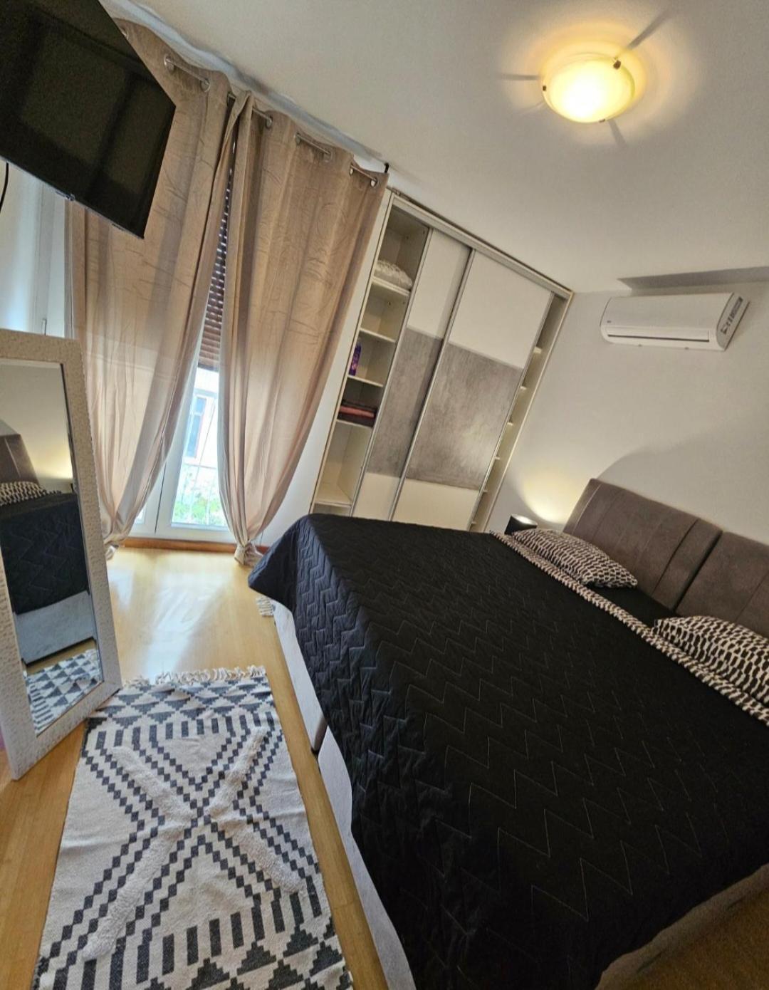 Beautiful Large Apartment, Walk To Beach Apartment Split