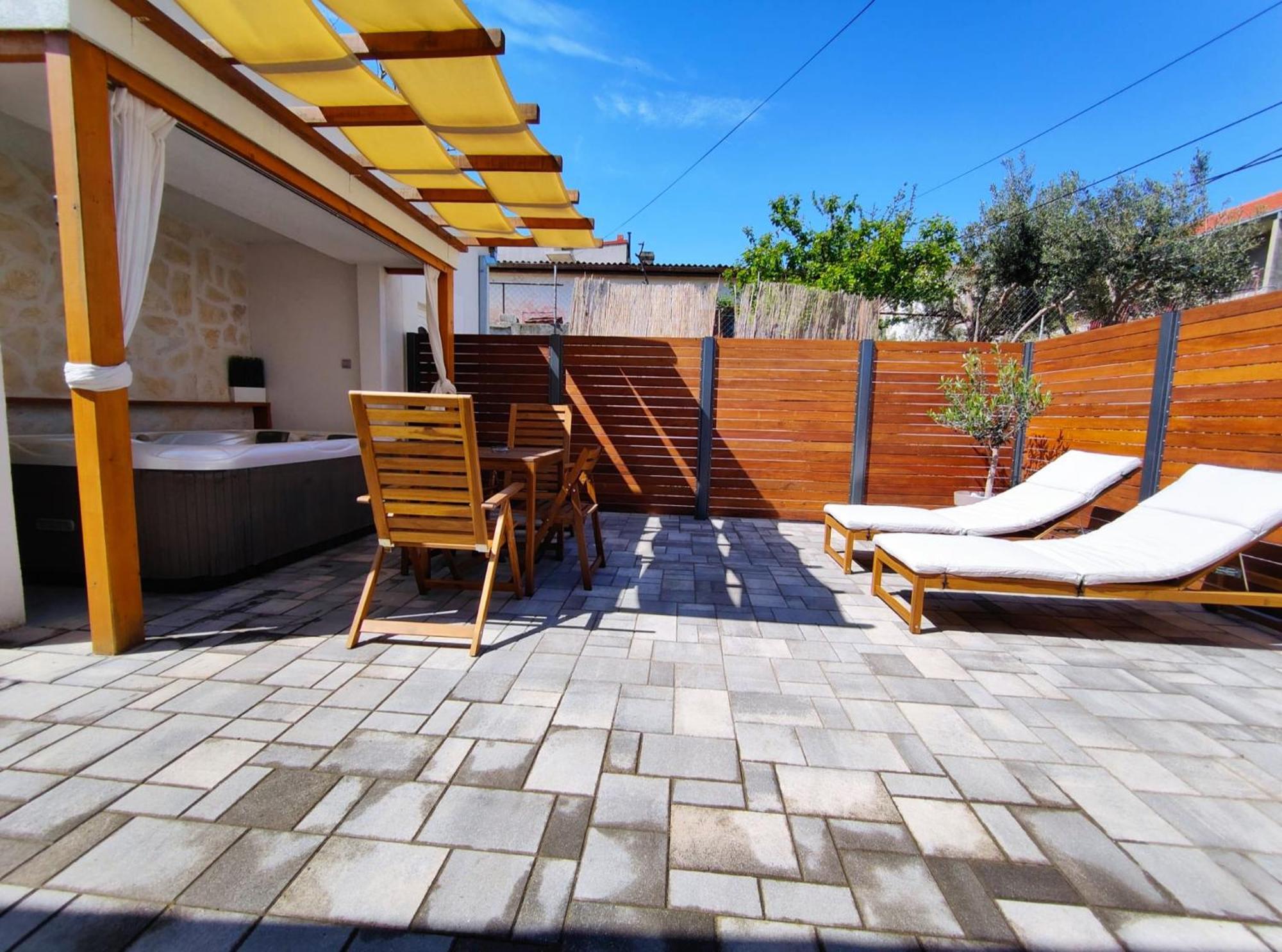 Tonina - House With Terrace, Jacuzzi, Free Parking Apartman *