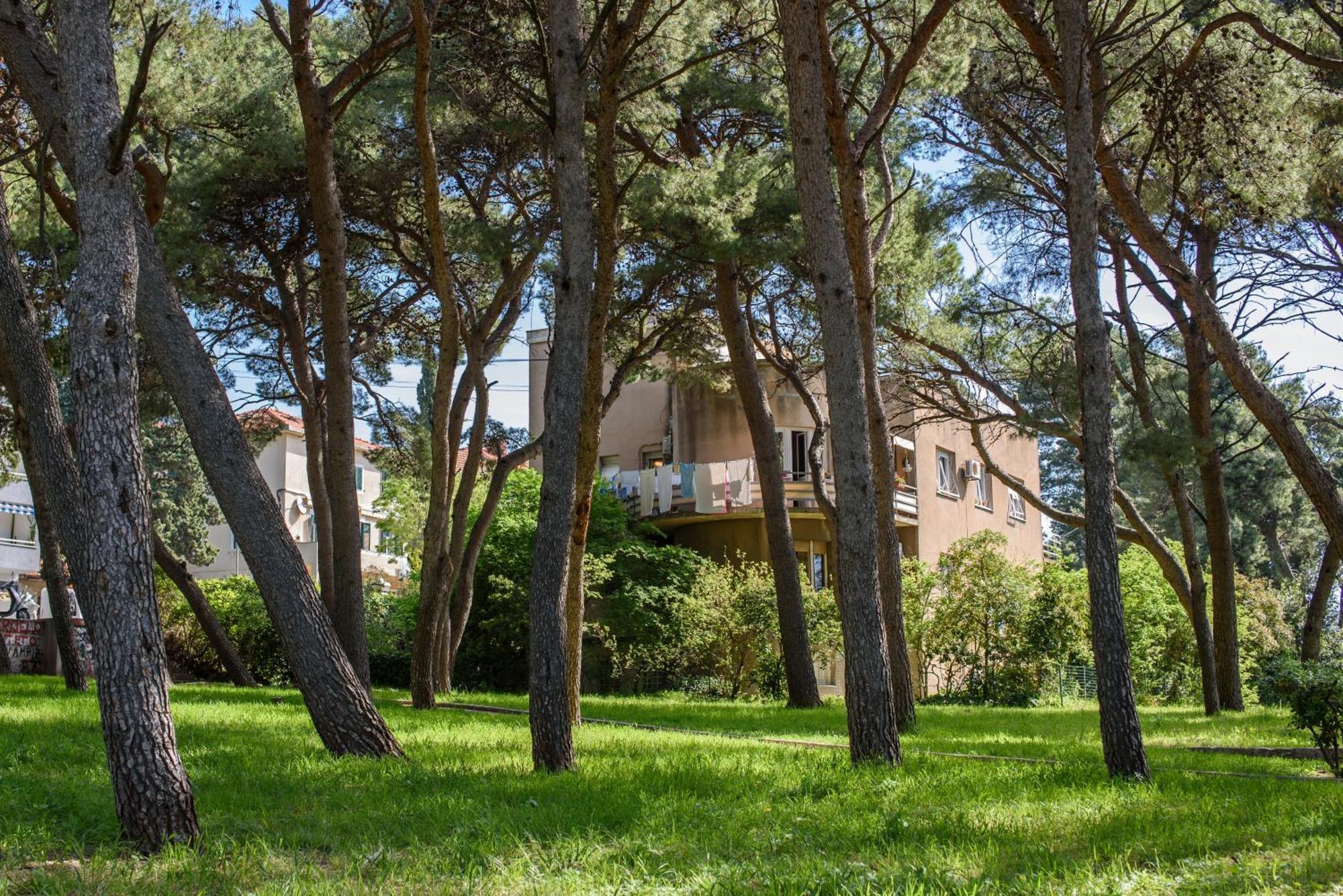 Bed & Breakfast Location Split