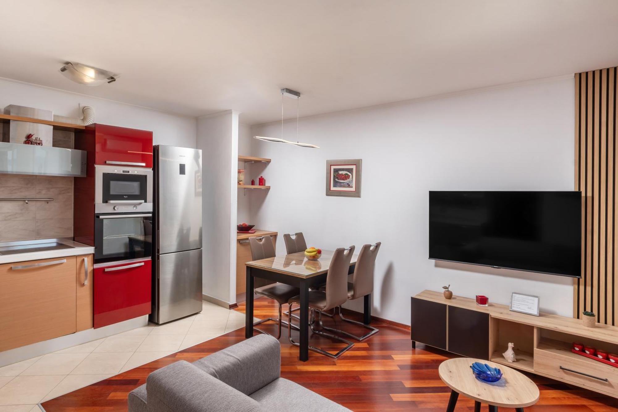Apartment Big Modern Two - Bedroom With Sea View And Balcony -