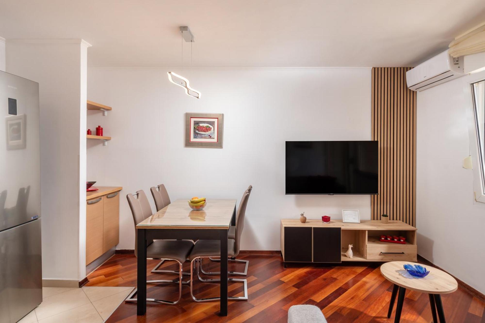 Big Modern Two - Bedroom With Sea View And Balcony - *