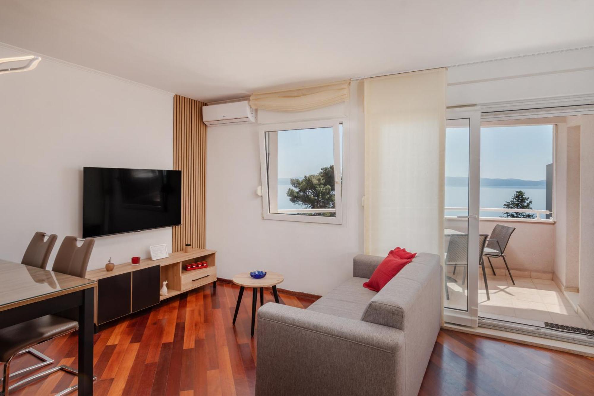 Big Modern Two - Bedroom With Sea View And Balcony -