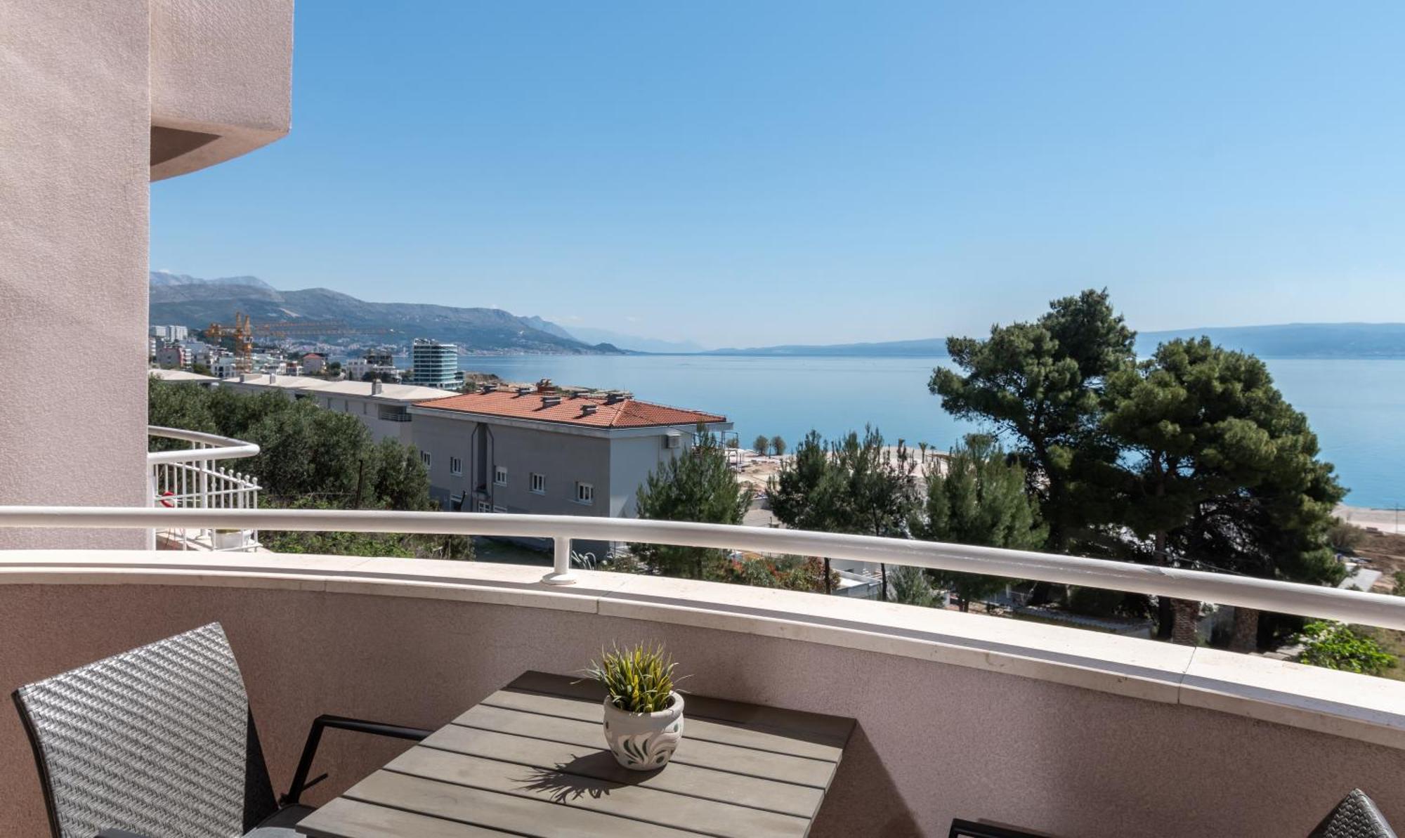 Big Modern Two - Bedroom With Sea View And Balcony - Apartment